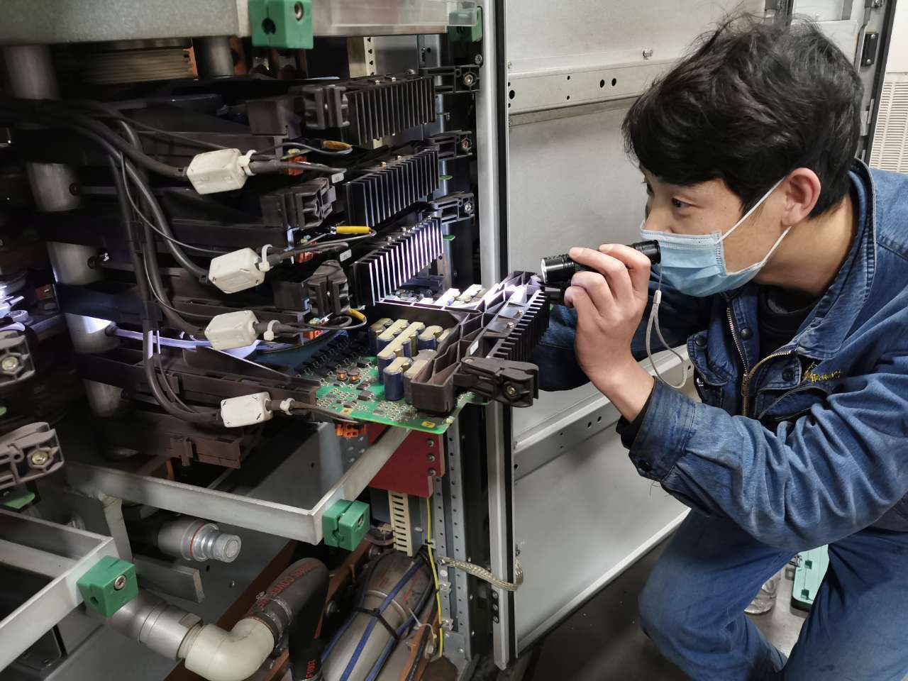 勞動創(chuàng)造幸福生活