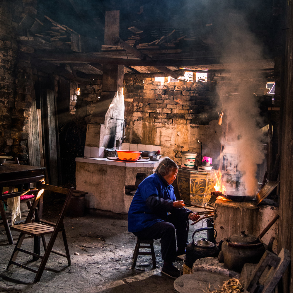 炊煙里的母親 炊煙里的母親