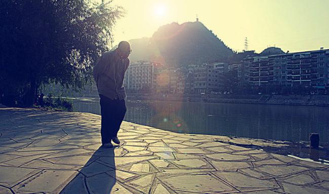 老去的父親 老去的父親