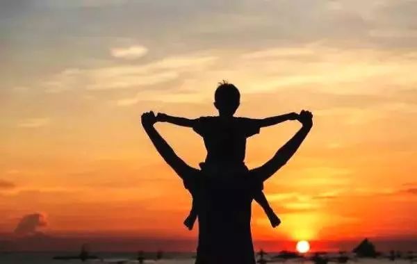 再憶與父過往 深愛伴我成長 再憶與父過往 深愛伴我成長