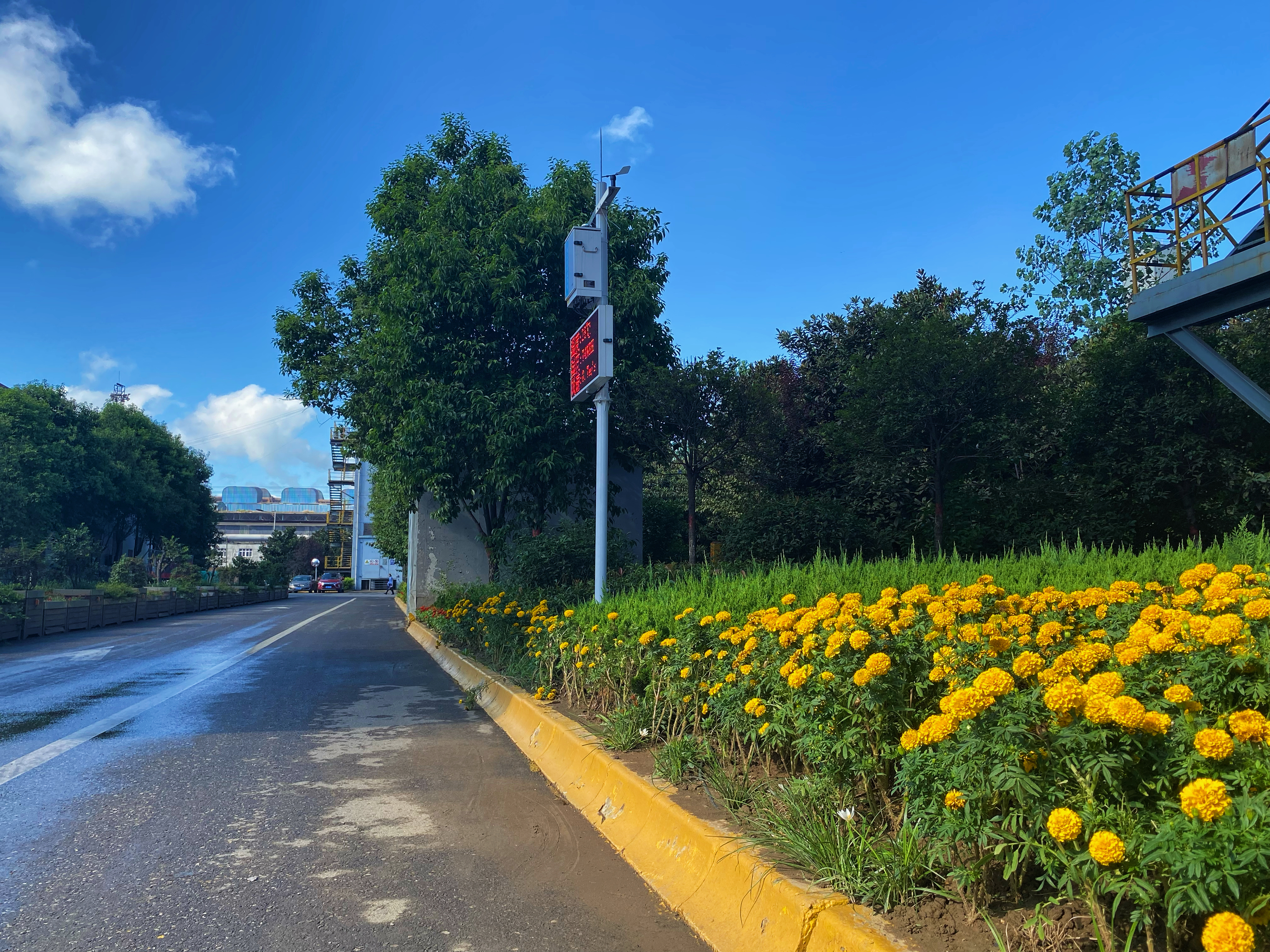 鋼城秋色醉人心 十月奮斗正當(dāng)時(shí) 鋼城秋色醉人心 十月奮斗正當(dāng)時(shí)