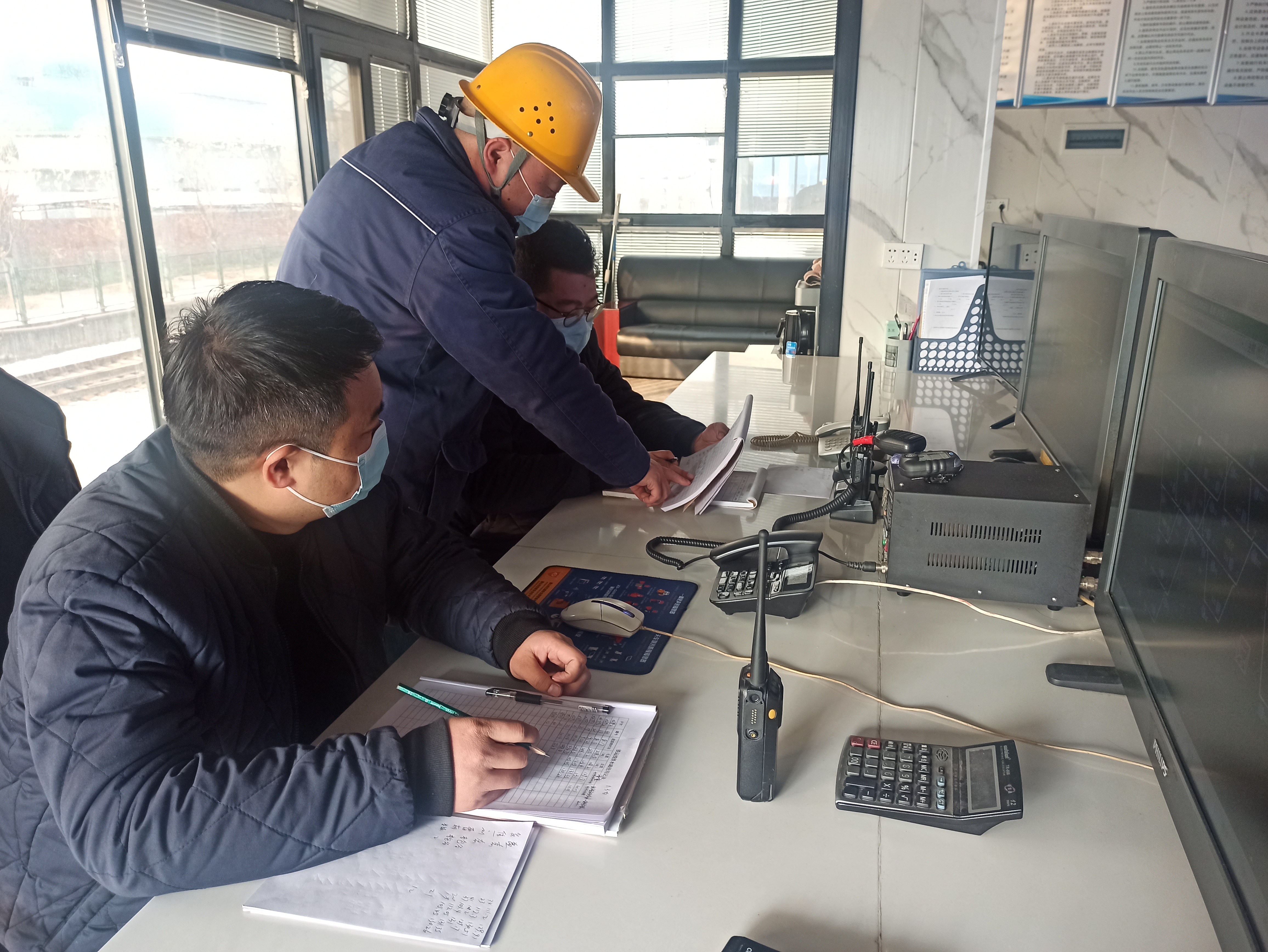 黃帽子的“軸勁兒” 黃帽子的“軸勁兒”