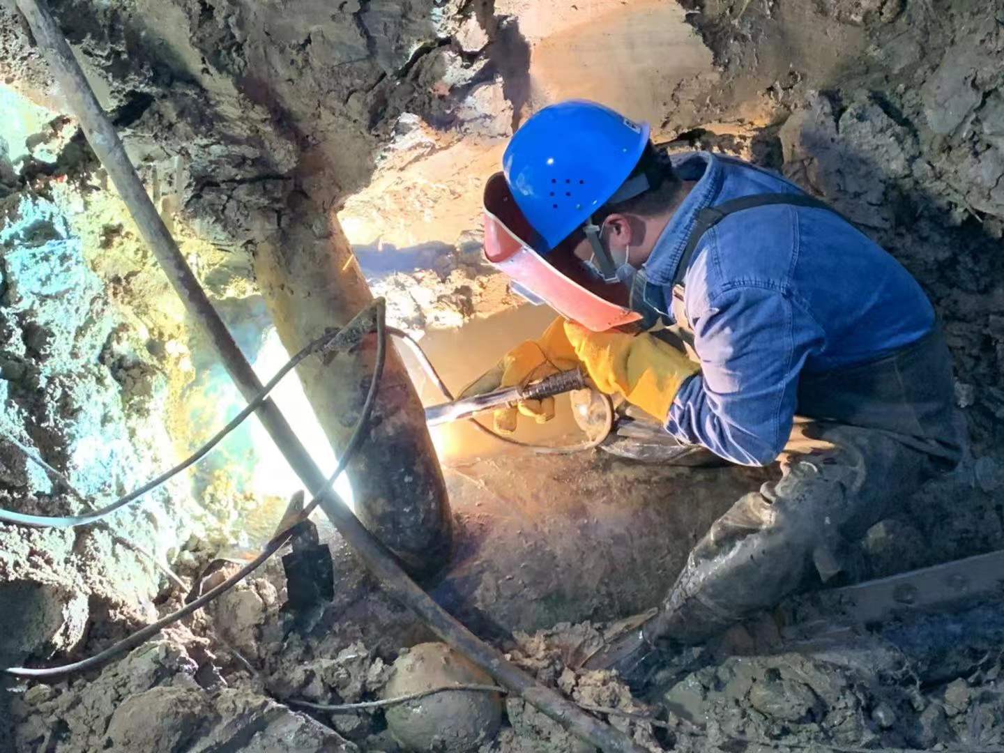 嘿,夜歸人,這里有光...... 嘿,夜歸人,這里有光......