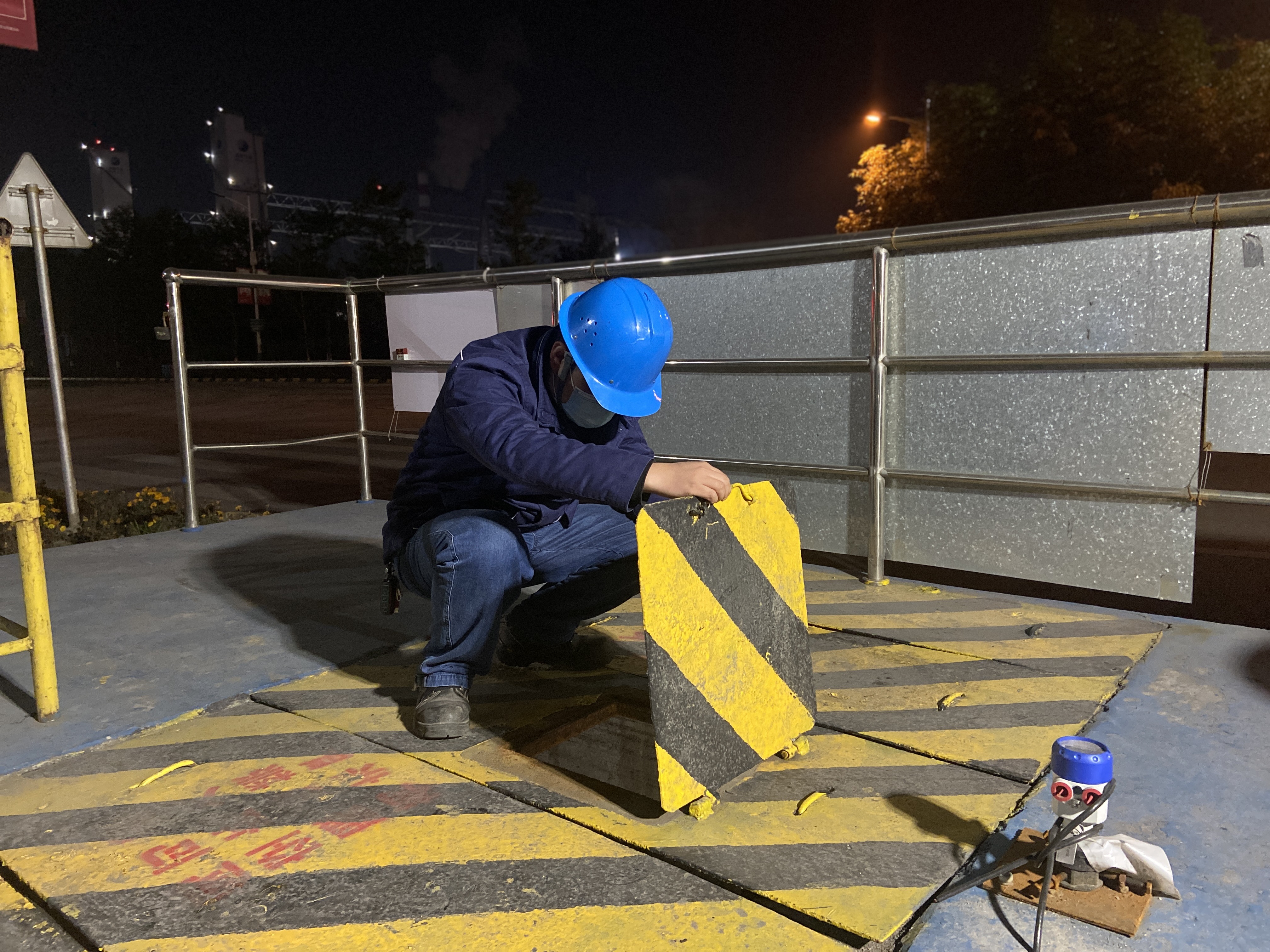 嘿,夜歸人,這里有光...... 嘿,夜歸人,這里有光......