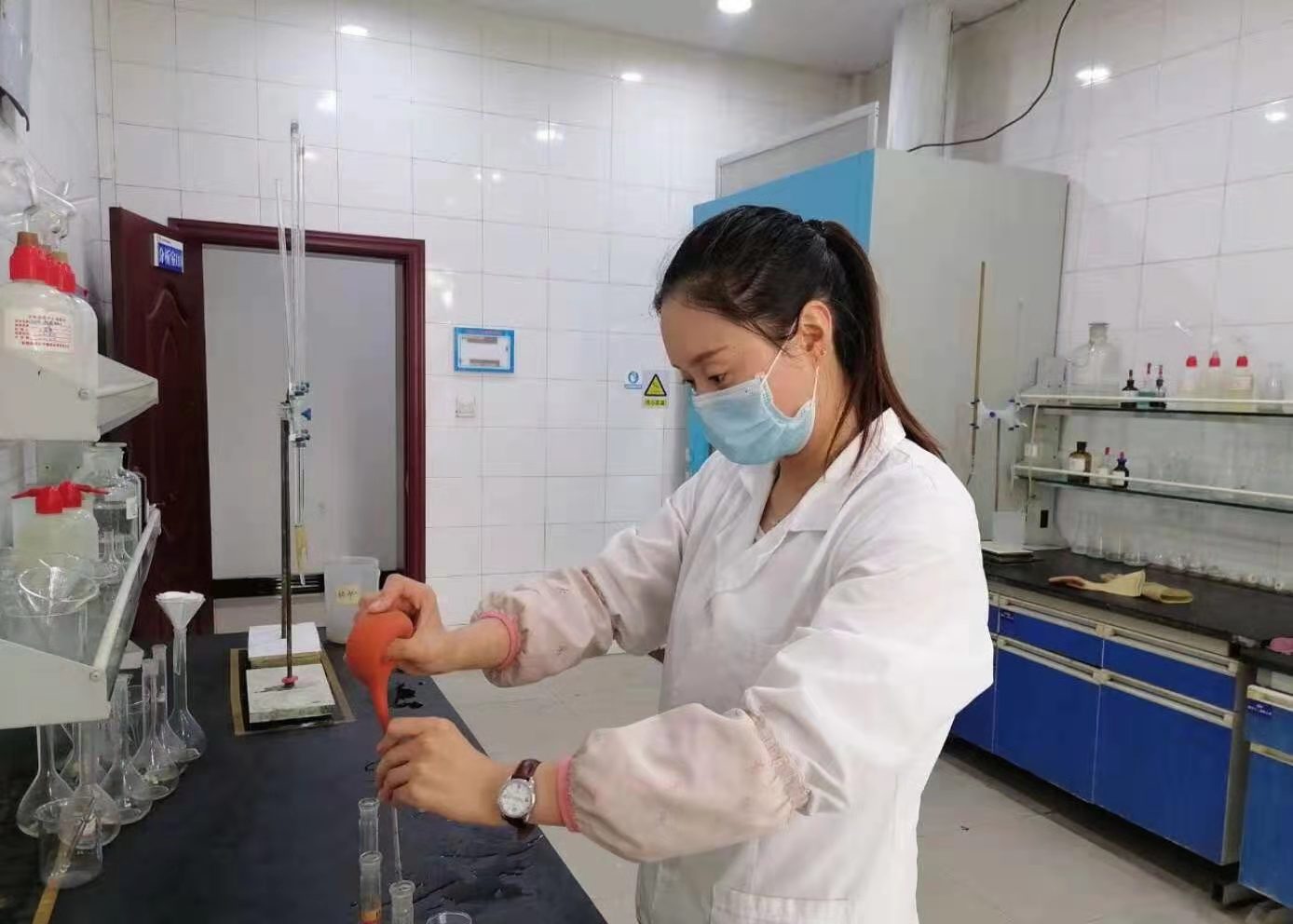 ��ץ�W���̸������N����(n��i)�����w�� ���m(x��)���M�I(y��)��ˮƽ���_�A