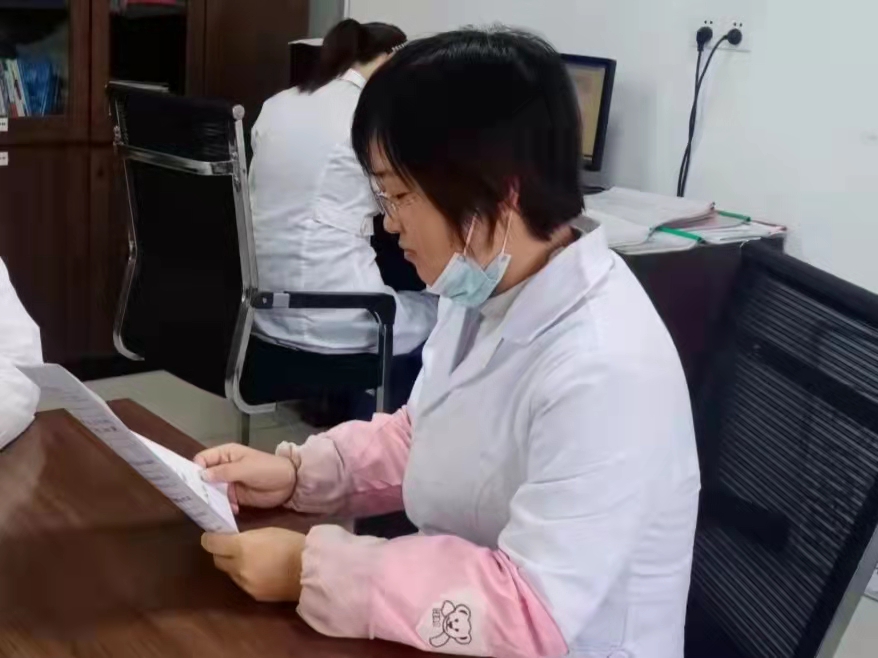 業精于勤,做數據保障的“守護者”——記漢鋼公司第十屆分析工“技術狀元”范艷瑩 業精于勤,做數據保障的“守護者”——記漢鋼公司第十屆分析工“技術狀元”范艷瑩