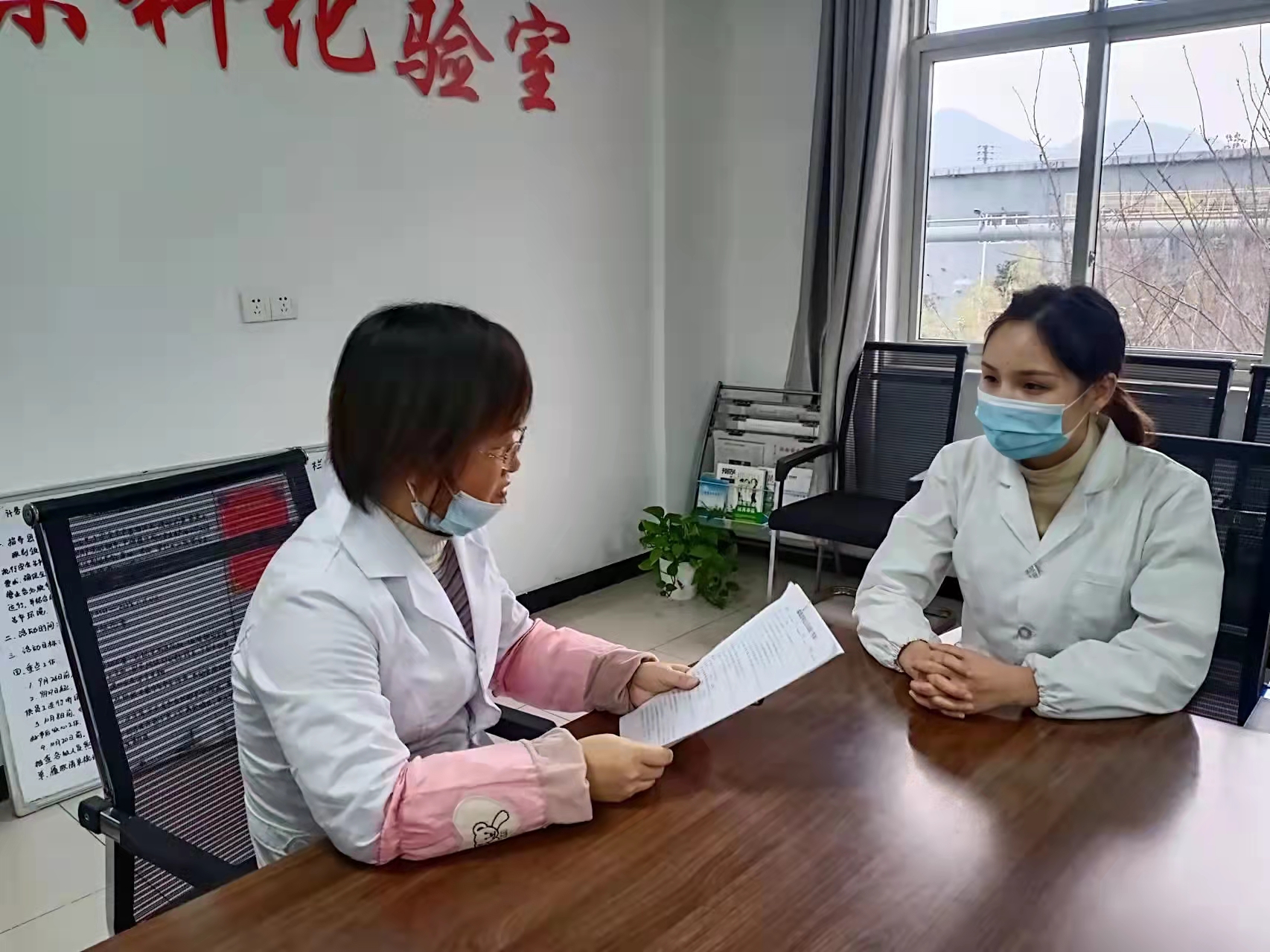 業精于勤,做數據保障的“守護者”——記漢鋼公司第十屆分析工“技術狀元”范艷瑩 業精于勤,做數據保障的“守護者”——記漢鋼公司第十屆分析工“技術狀元”范艷瑩