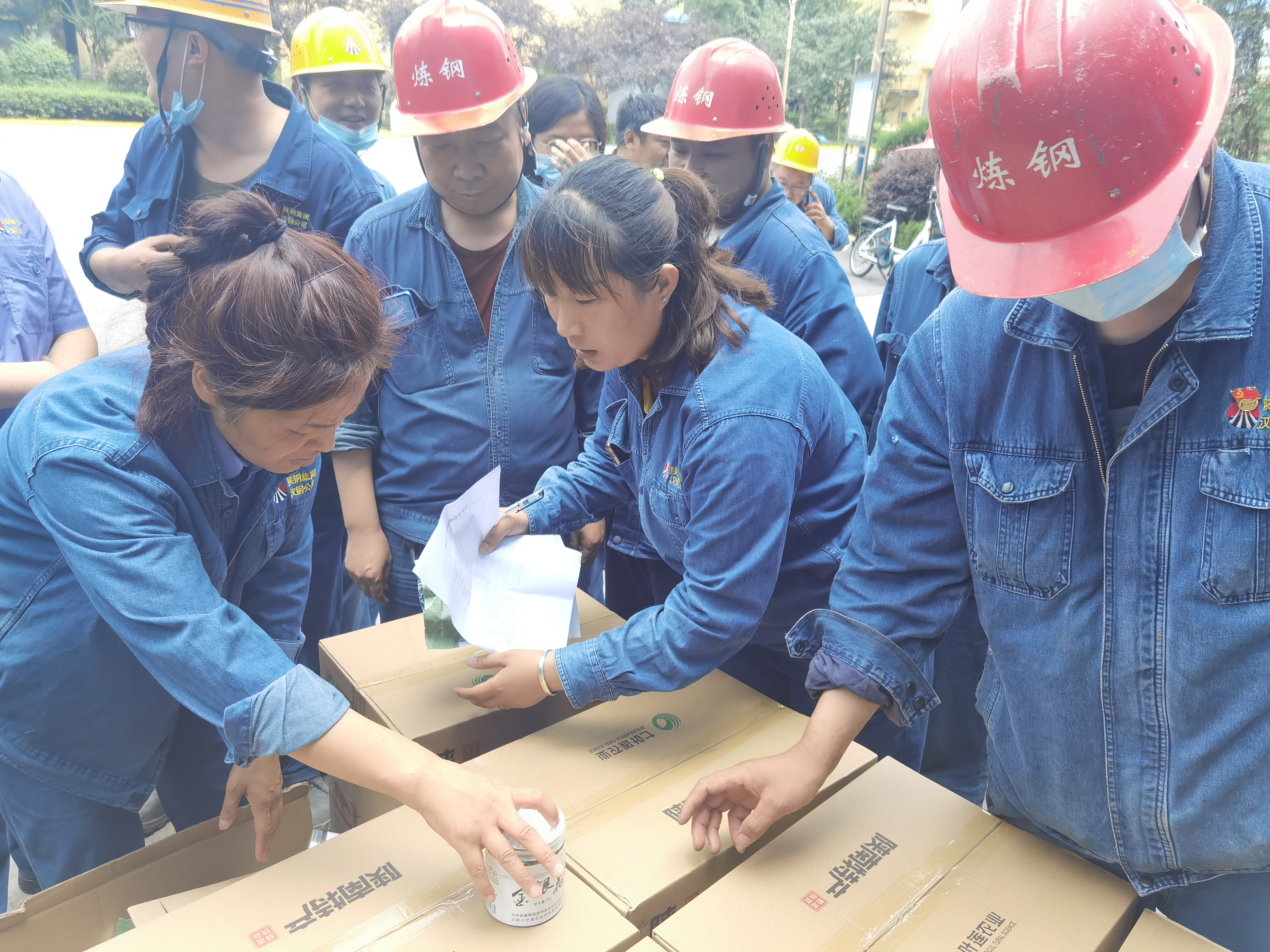 巾幗英姿展風采,擔當奉獻綻芳華 巾幗英姿展風采,擔當奉獻綻芳華