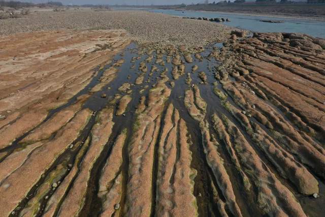 歲月不蝕----千年古河床“打卡”記 歲月不蝕----千年古河床“打卡”記