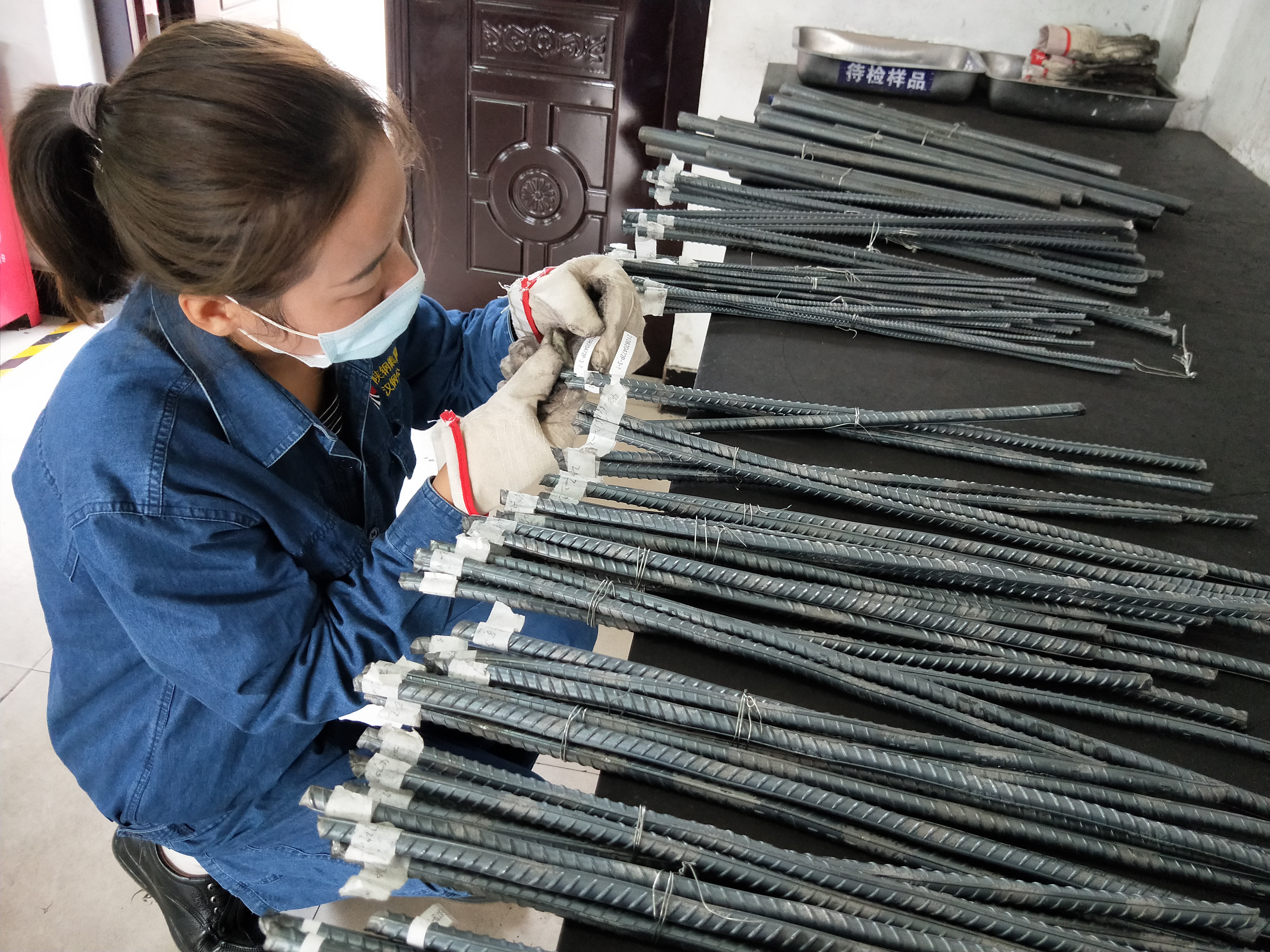 相濡十年,踔厲奮發篤行致遠 ——記陜鋼集團漢鋼公司計量檢驗中心李莉家庭 相濡十年,踔厲奮發篤行致遠 ——記陜鋼集團漢鋼公司計量檢驗中心李莉家庭