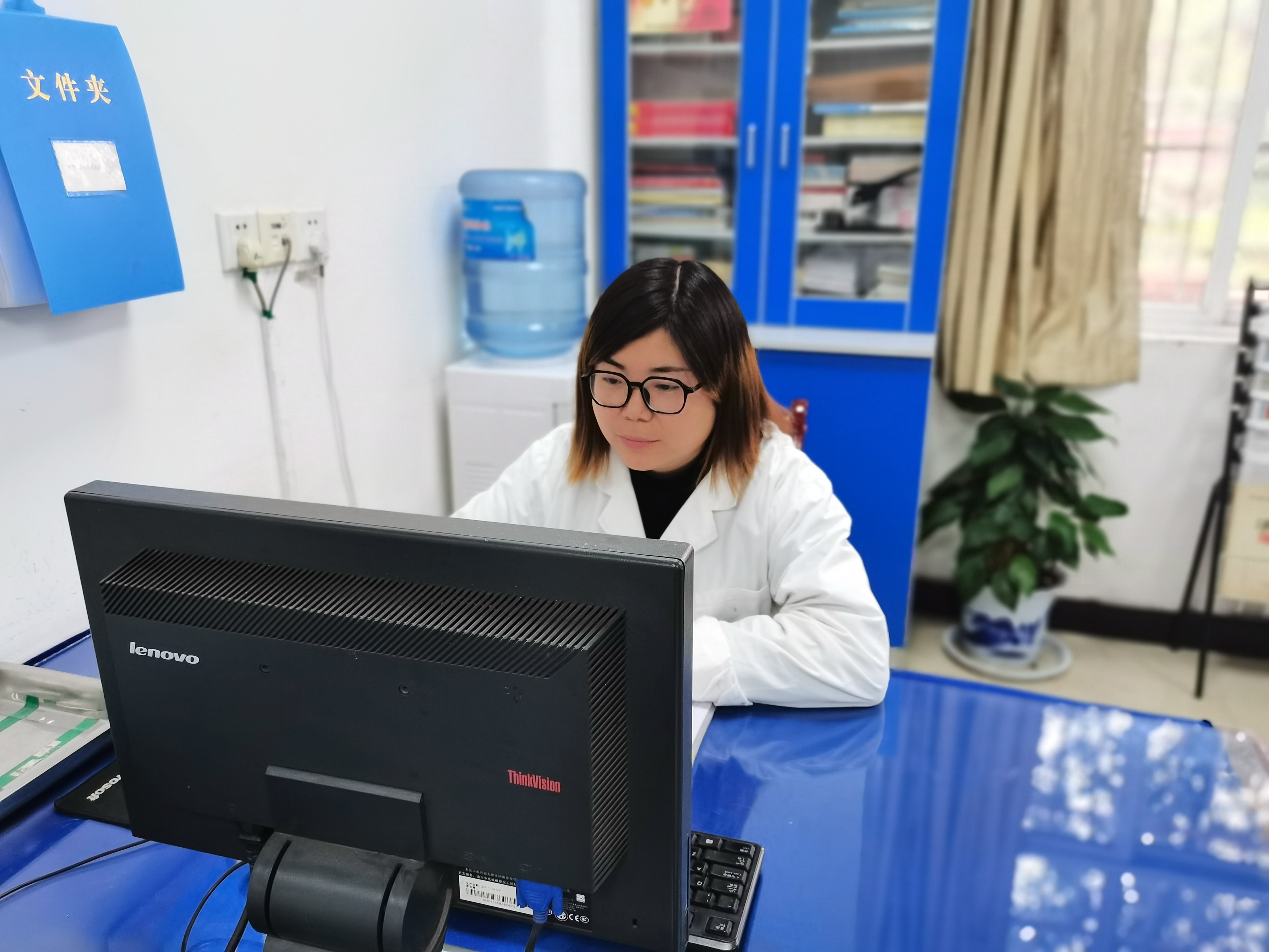 化驗室的才女們 化驗室的才女們