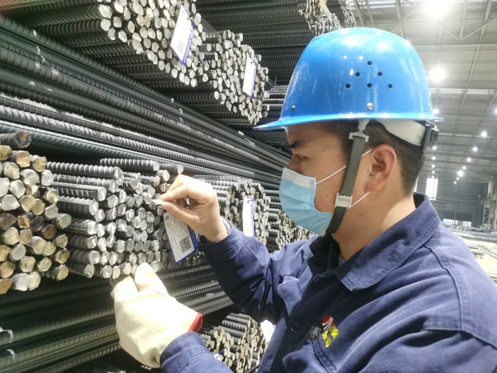 節(jié)日不停歇,堅守崗位不松懈 節(jié)日不停歇,堅守崗位不松懈