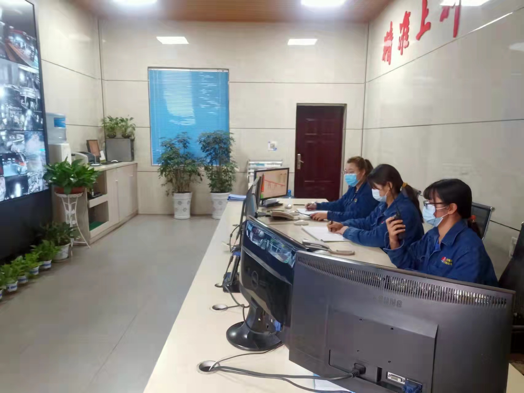 春節(jié)我在崗 堅(jiān)守不打烊 春節(jié)我在崗 堅(jiān)守不打烊