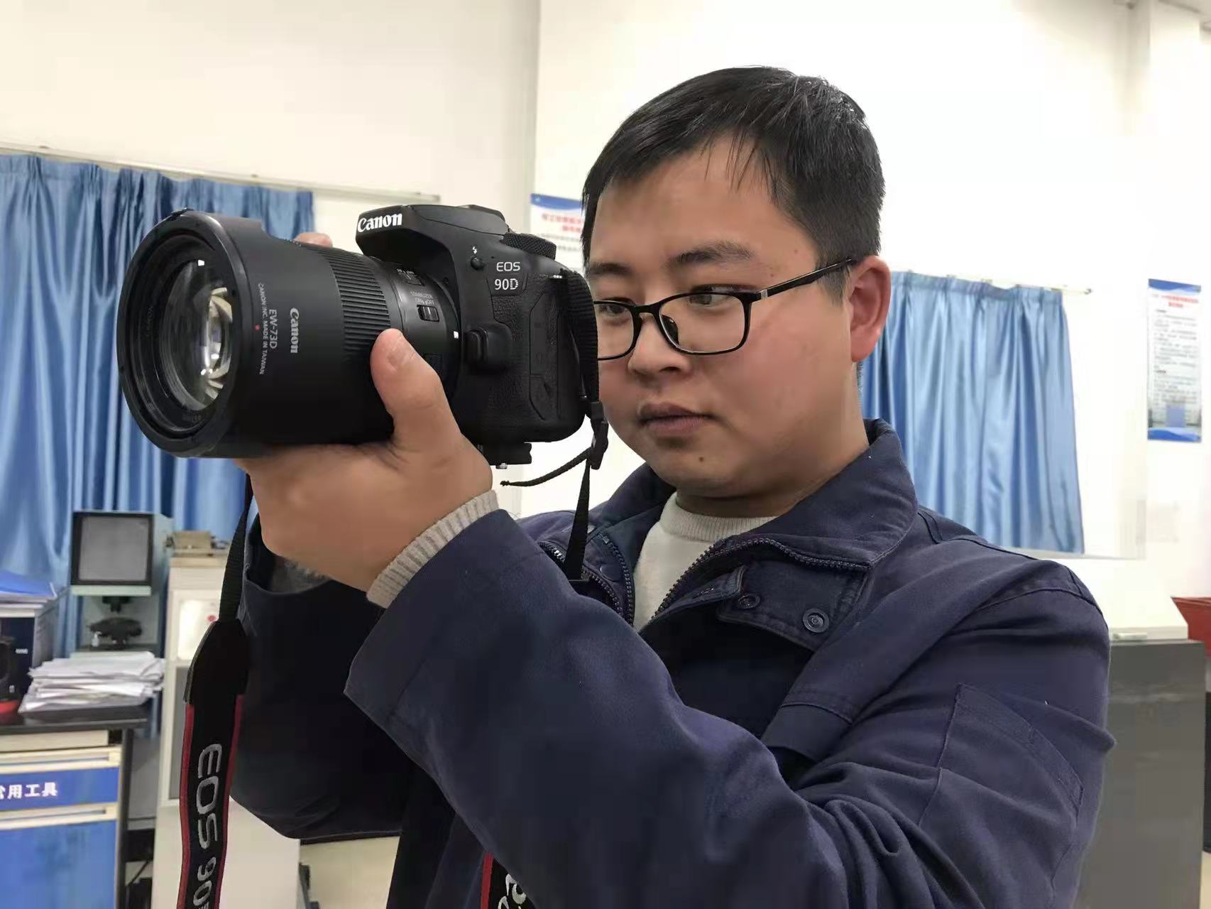 一樣的節(jié)日 不變的堅(jiān)守 一樣的節(jié)日 不變的堅(jiān)守