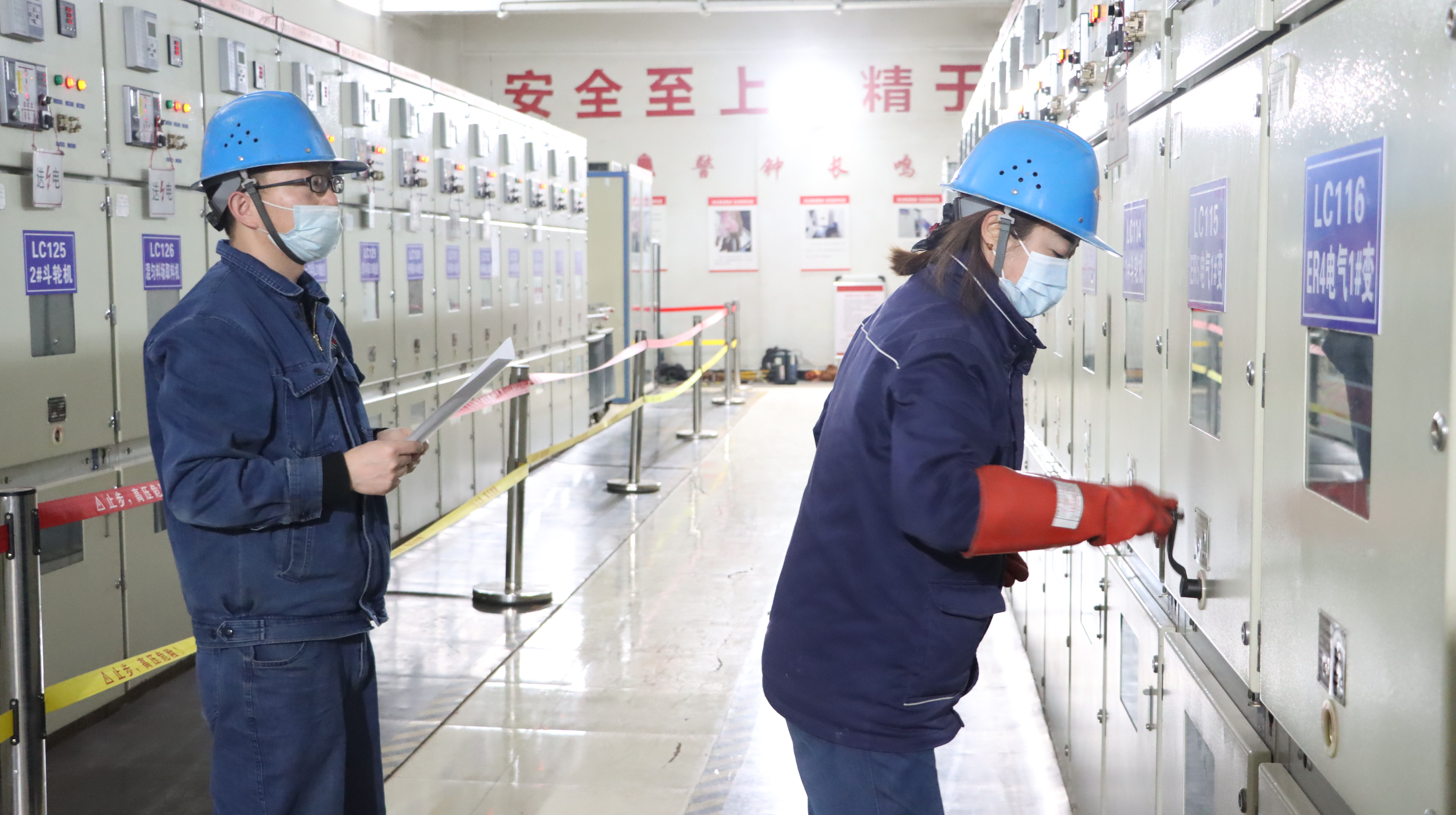 檢修掠影:寒風冷雨中,有他們暖心守護 檢修掠影:寒風冷雨中,有他們暖心守護