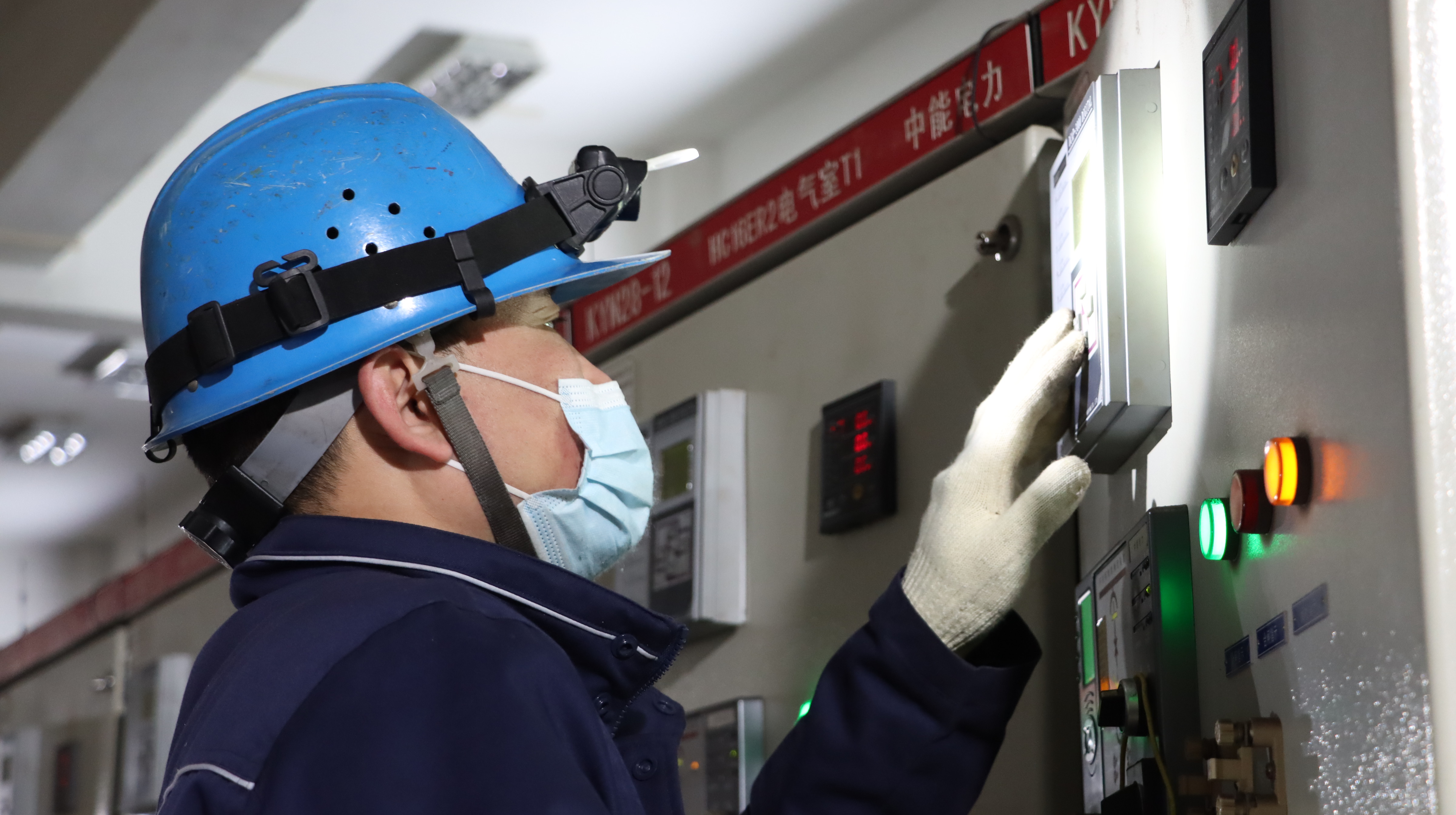 檢修掠影:寒風冷雨中,有他們暖心守護 檢修掠影:寒風冷雨中,有他們暖心守護