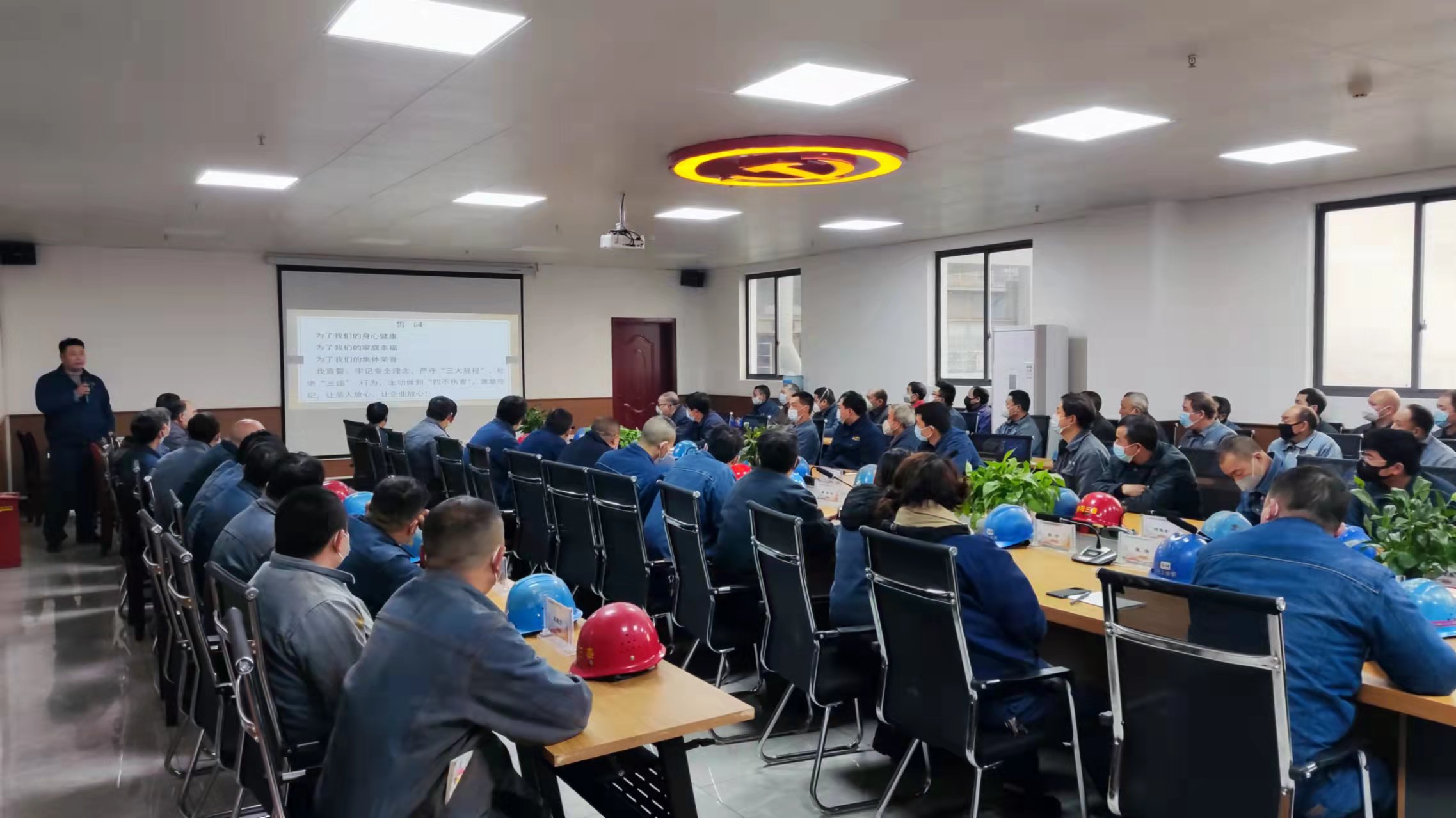 揮動“三板斧”,斬出安全平整路 揮動“三板斧”,斬出安全平整路