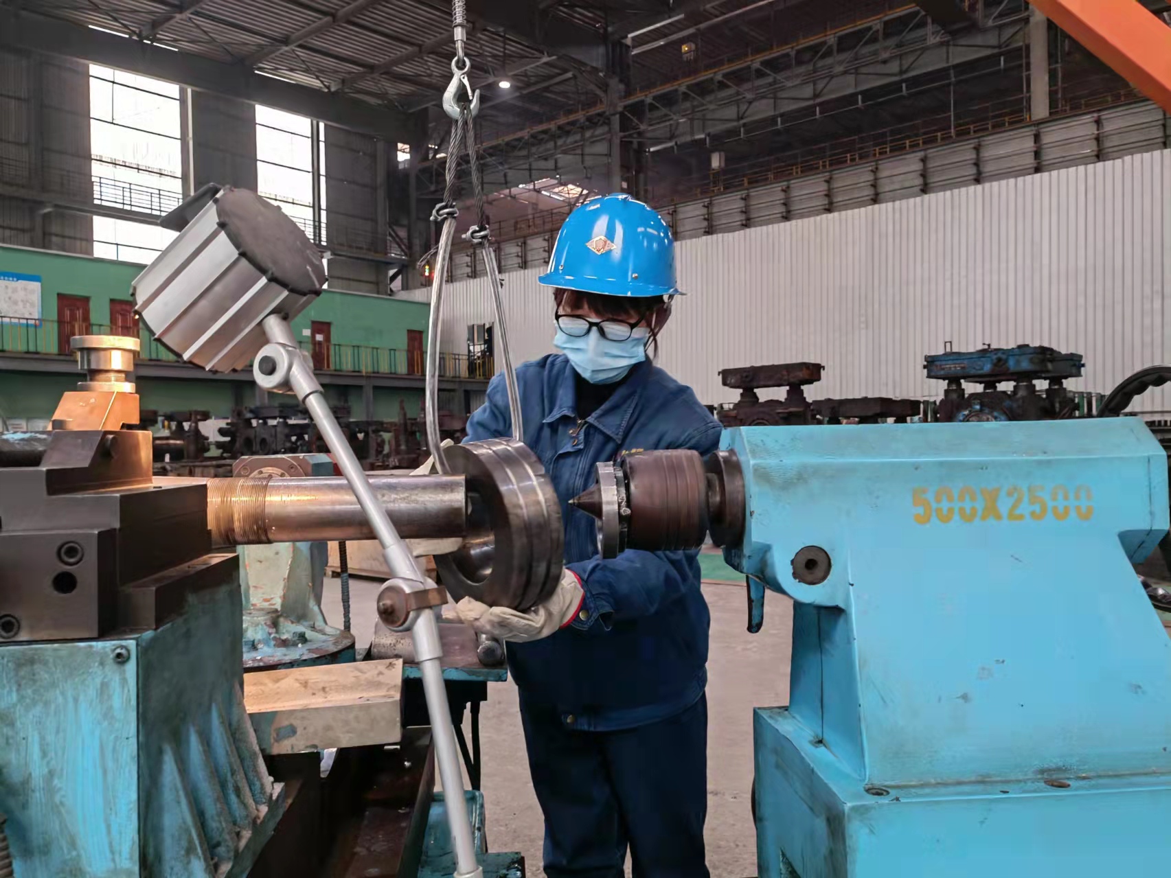 柔肩擔(dān)重任 巾幗綻芳華 柔肩擔(dān)重任 巾幗綻芳華