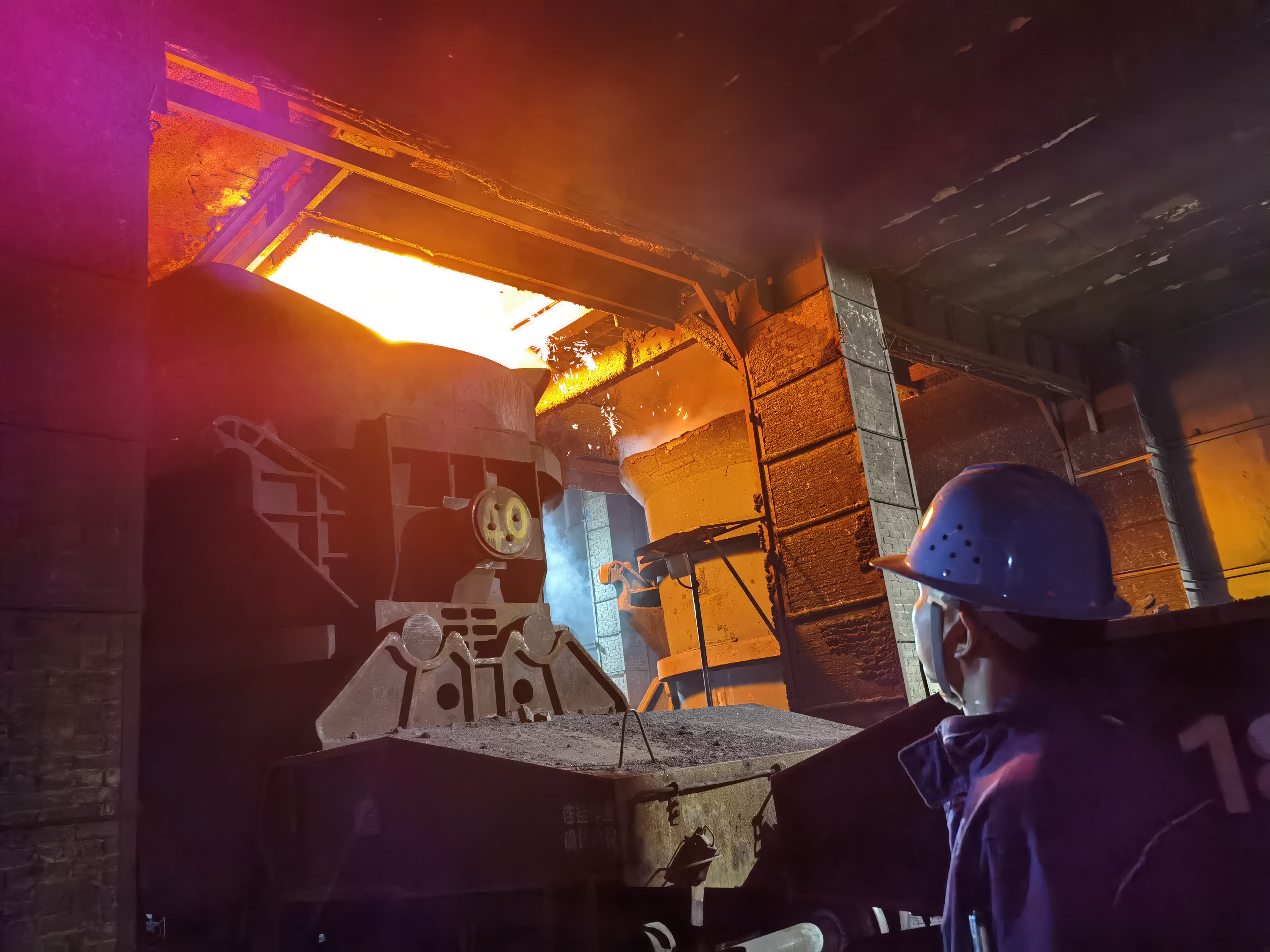 陽春三月,最美青春與鋼城共綻放 陽春三月,最美青春與鋼城共綻放