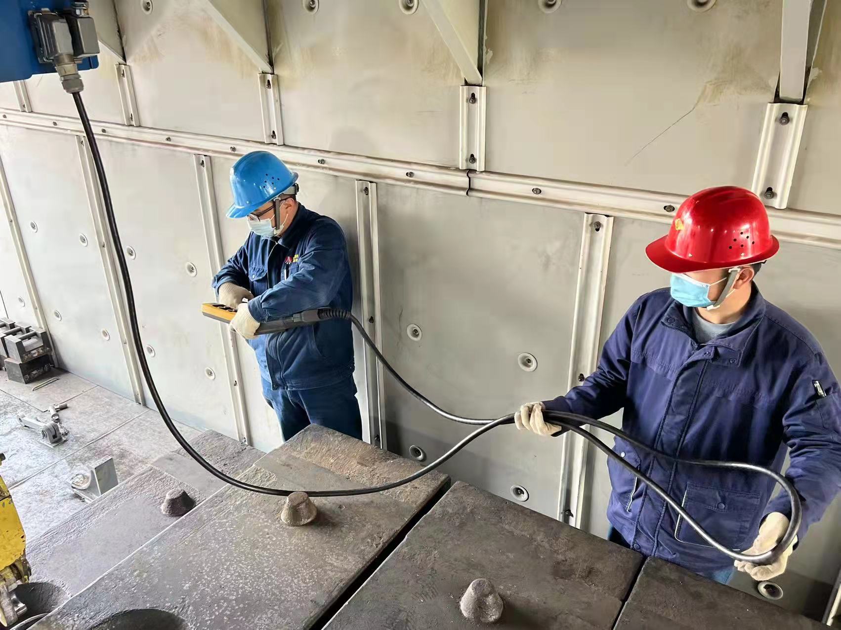 �DƬ��������У򞣬����ǰ�У�