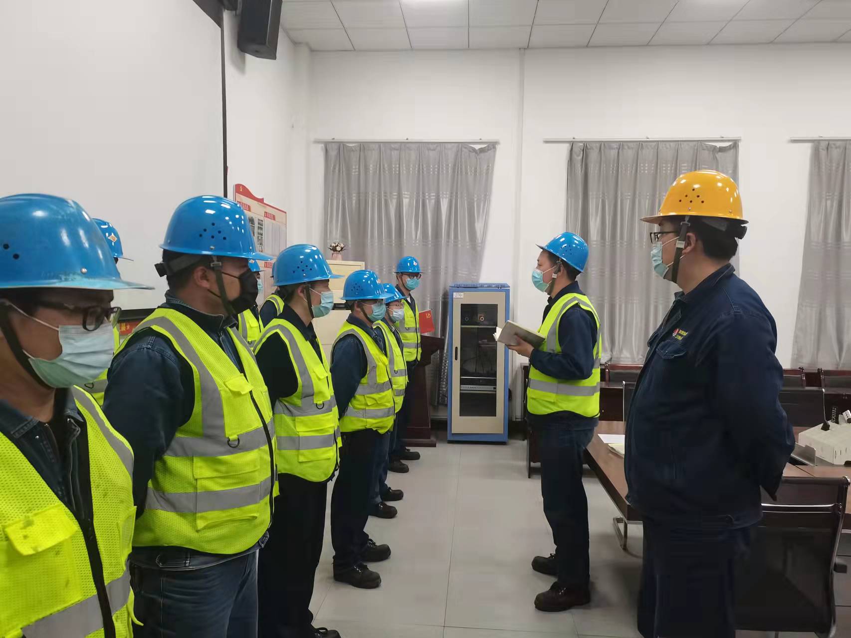 嚴守“四道關”提升班組安全素質(zhì) 嚴守“四道關”提升班組安全素質(zhì)