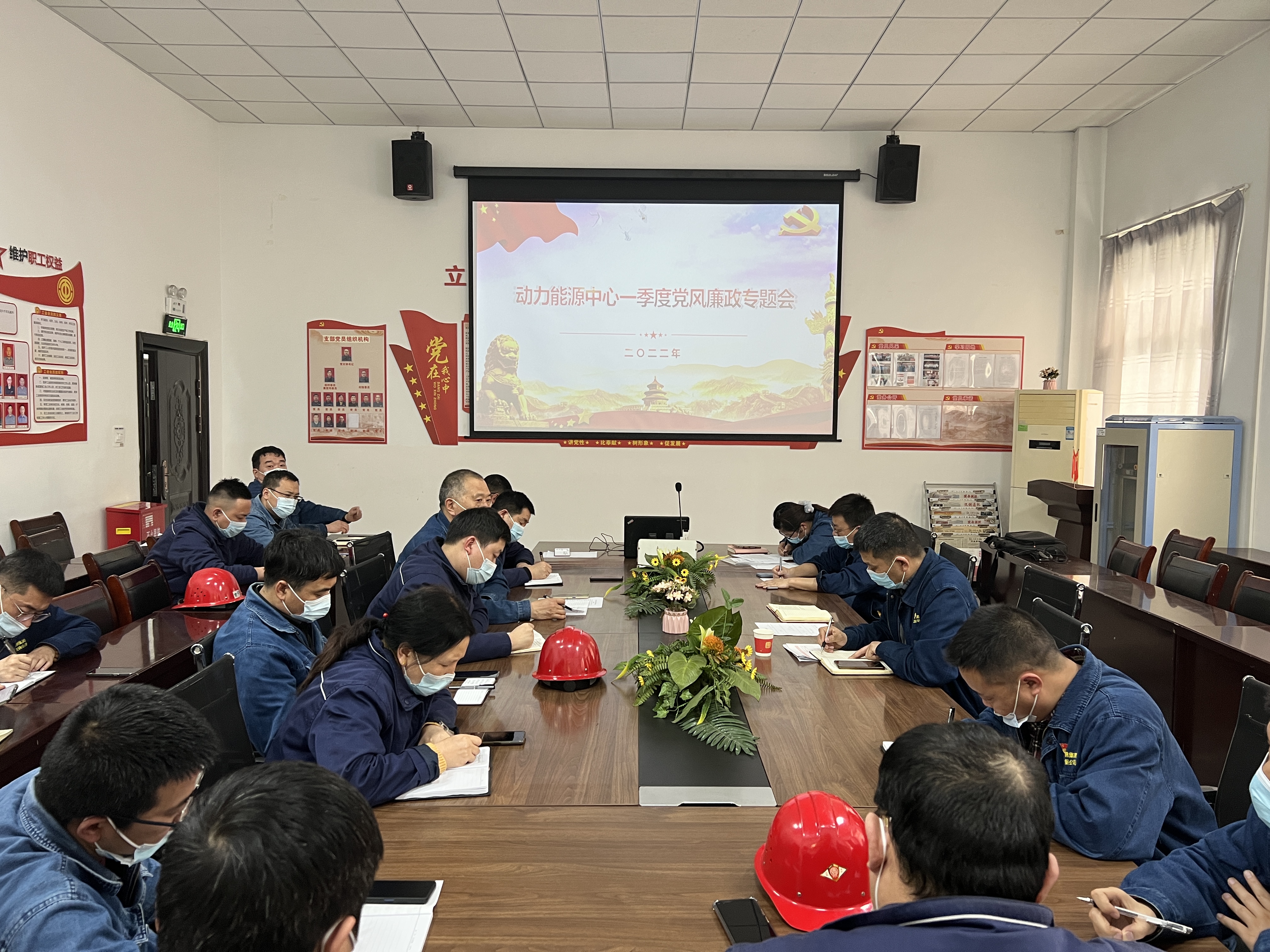 ��üo�z�������E�������M�������p������