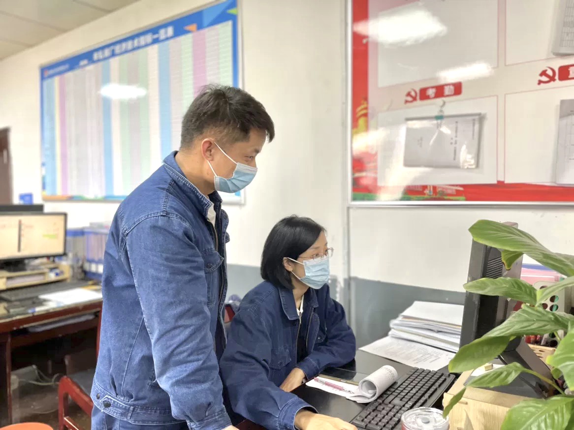 以勤補拙 百煉成鋼 在不斷創新中突破自我 以勤補拙 百煉成鋼 在不斷創新中突破自我