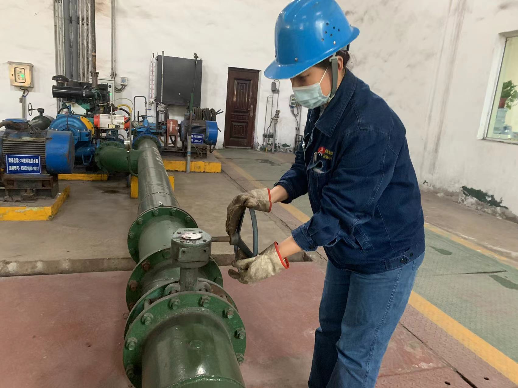 最美不過巾幗色 不讓須眉揚風采 最美不過巾幗色 不讓須眉揚風采