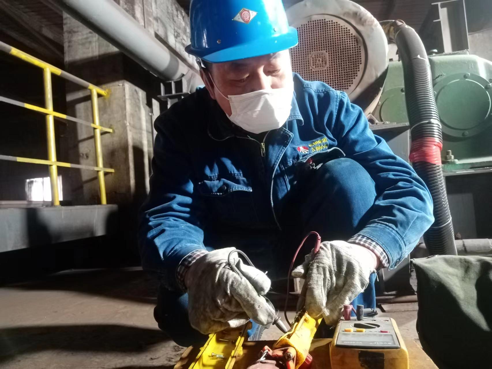 筑夢漢鋼建功勛 勞模精神催人進——記燒結廠一季度“勞動模范”王新春 筑夢漢鋼建功勛 勞模精神催人進——記燒結廠一季度“勞動模范”王新春