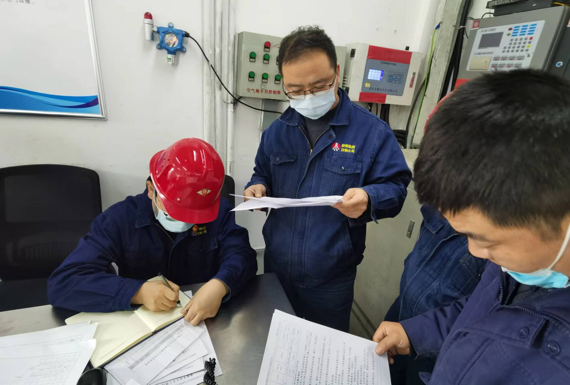 �֡���̼��֮�P���L�Gɫ�lչ�r����ɫ