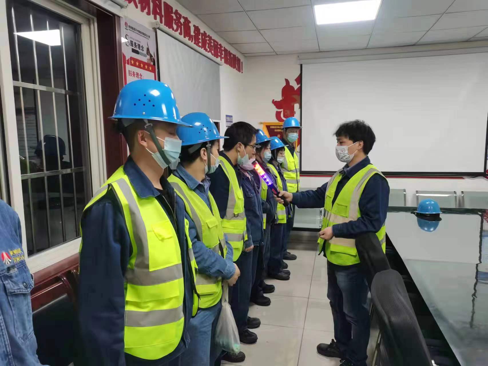 堅(jiān)守一線燃青春 不負(fù)使命勇?lián)?dāng) 堅(jiān)守一線燃青春 不負(fù)使命勇?lián)?dāng)