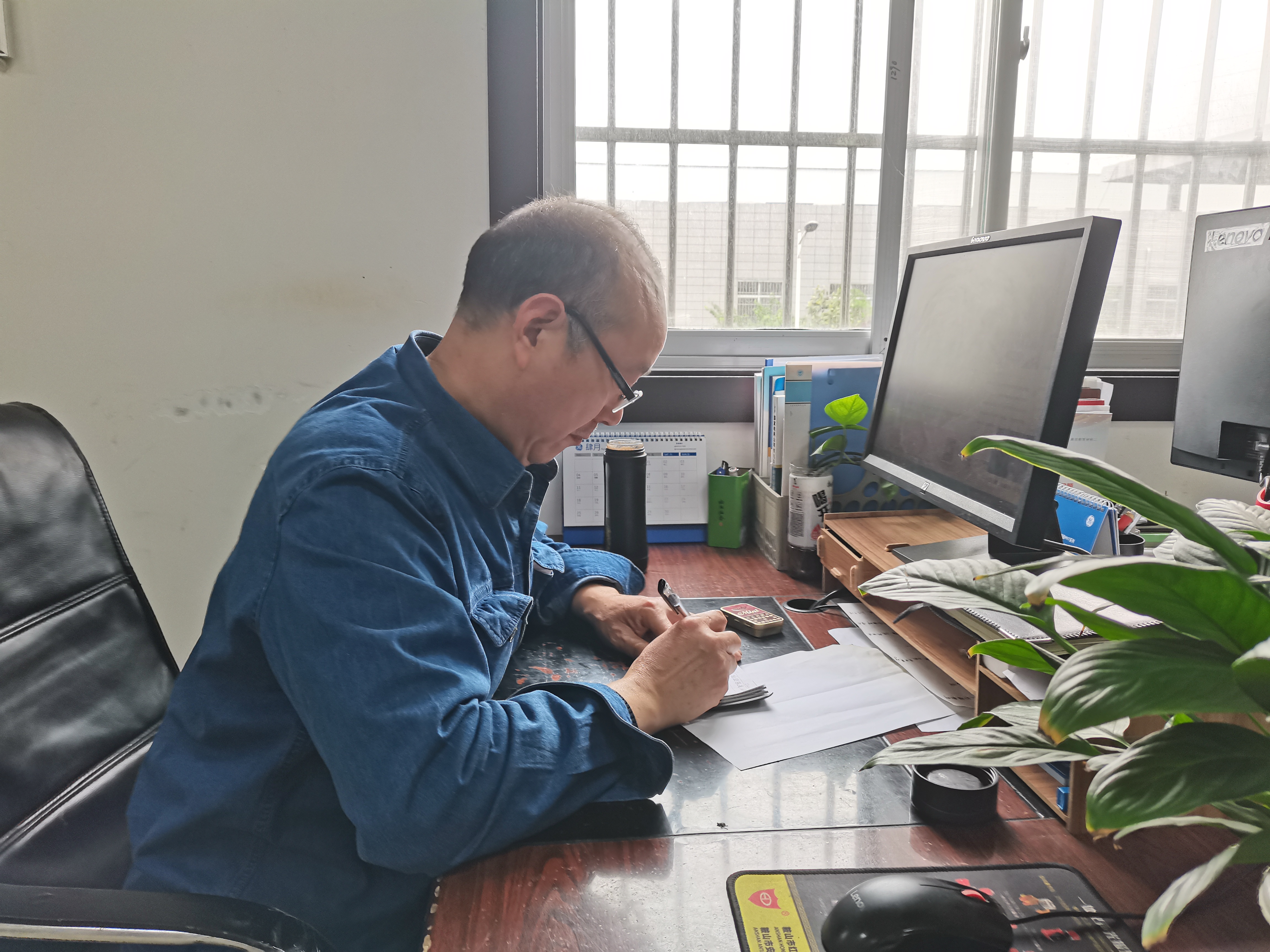 用堅守筑就節日“最美風景線” 用堅守筑就節日“最美風景線”