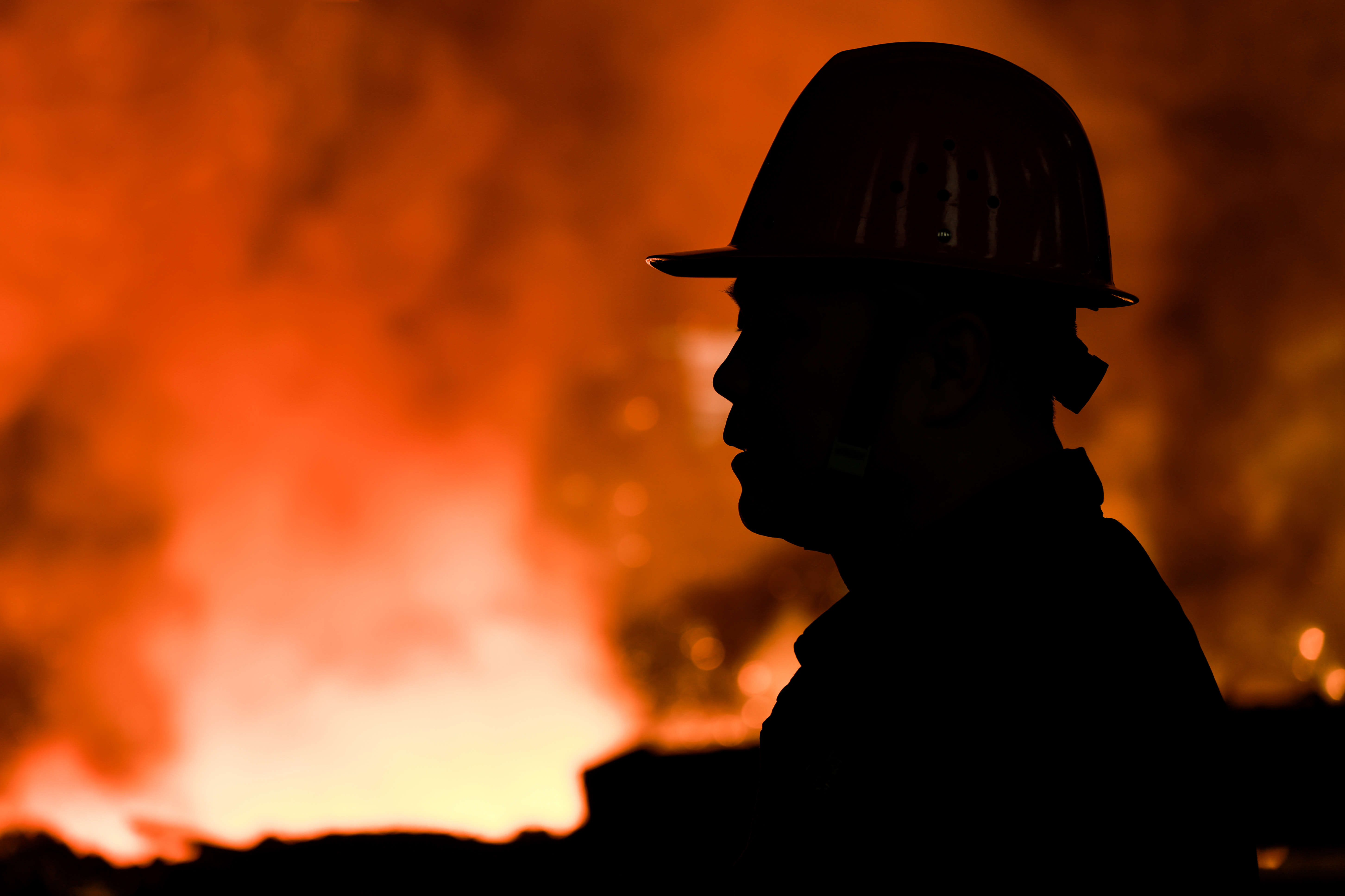 “紅五月”里鋼城最美的風景 “紅五月”里鋼城最美的風景