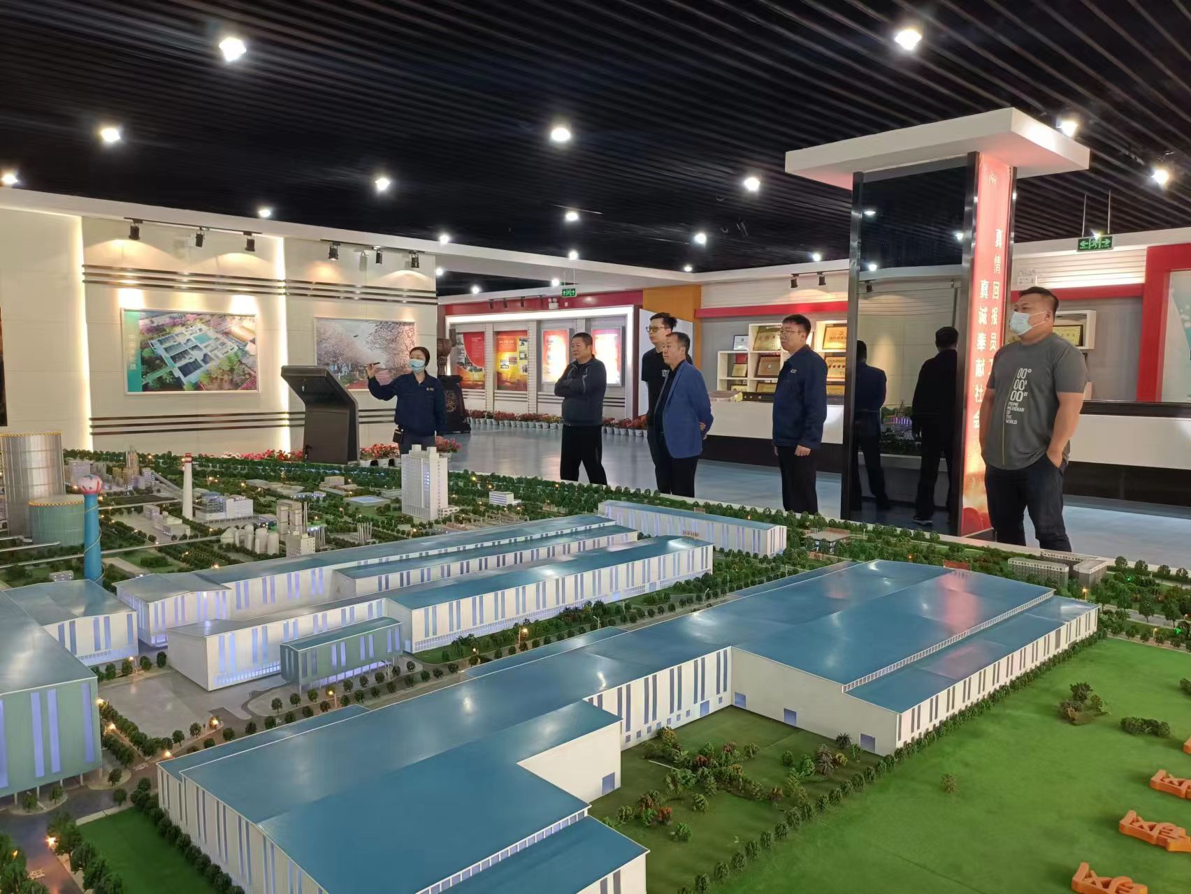 甘肅省金源礦業(yè)有限公司總經(jīng)理曹寶龍一行到公司走訪調(diào)研 甘肅省金源礦業(yè)有限公司總經(jīng)理曹寶龍一行到公司走訪調(diào)研