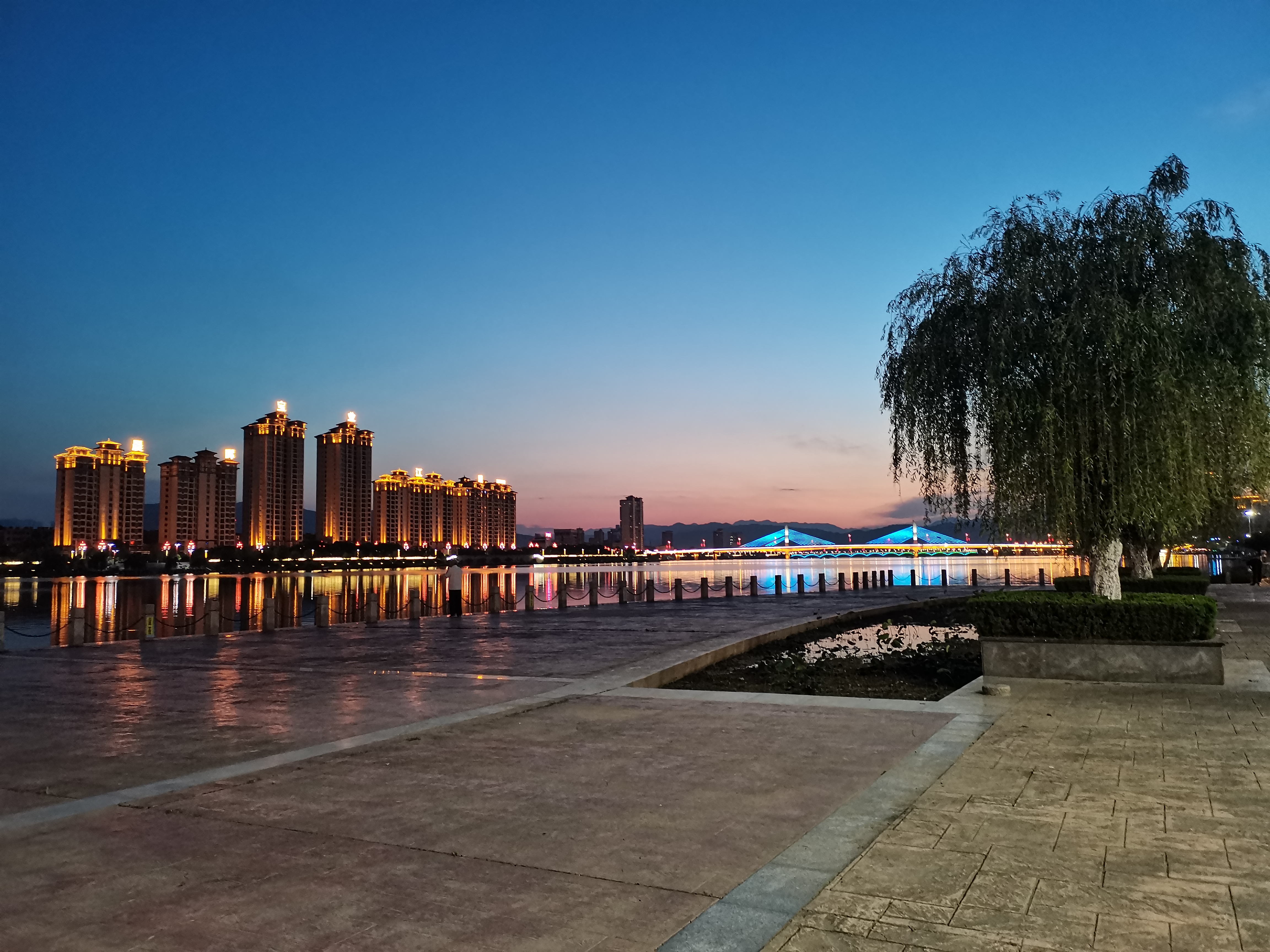 ҹɫ��ĝh����