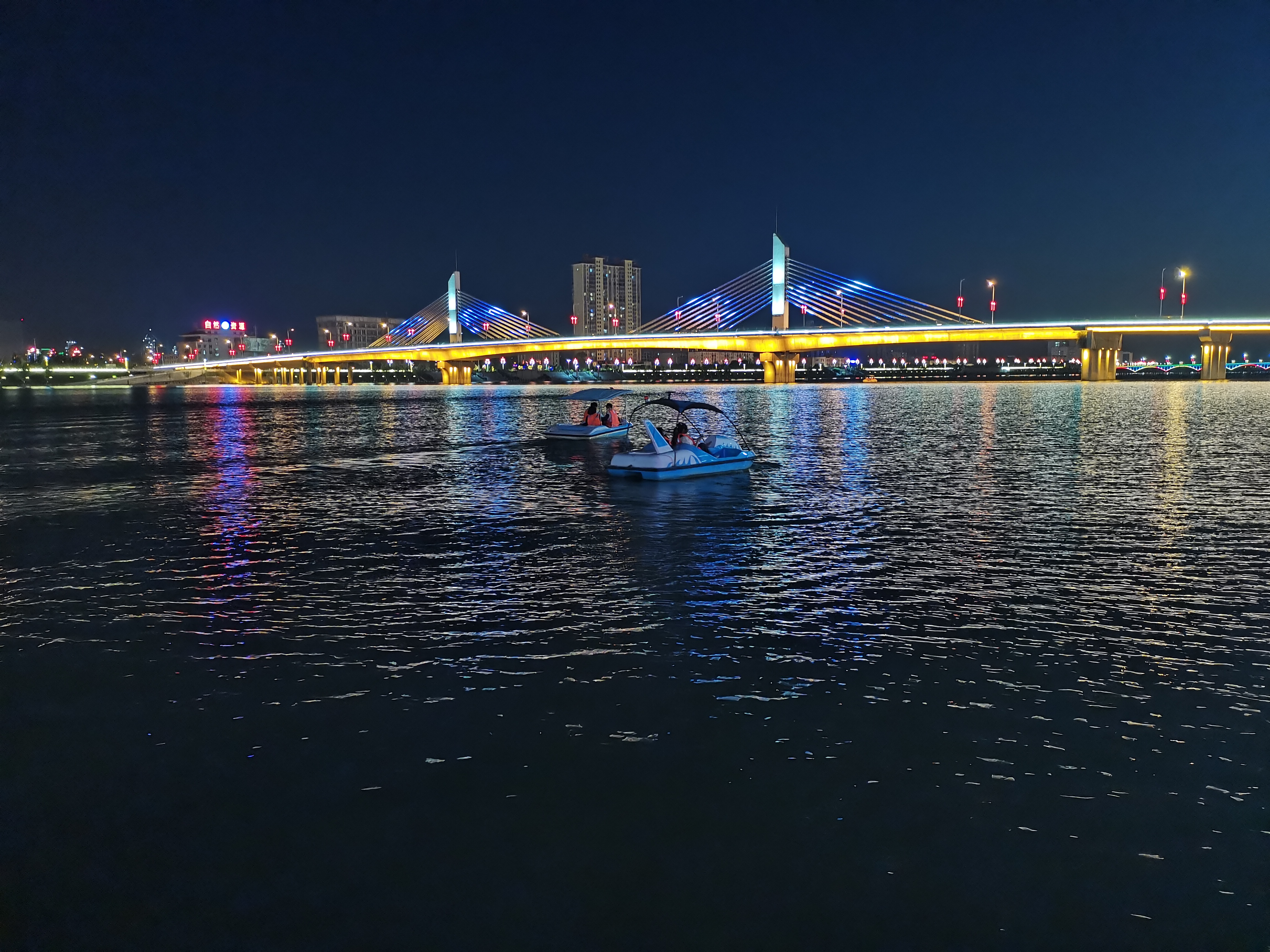 ҹɫ��ĝh����