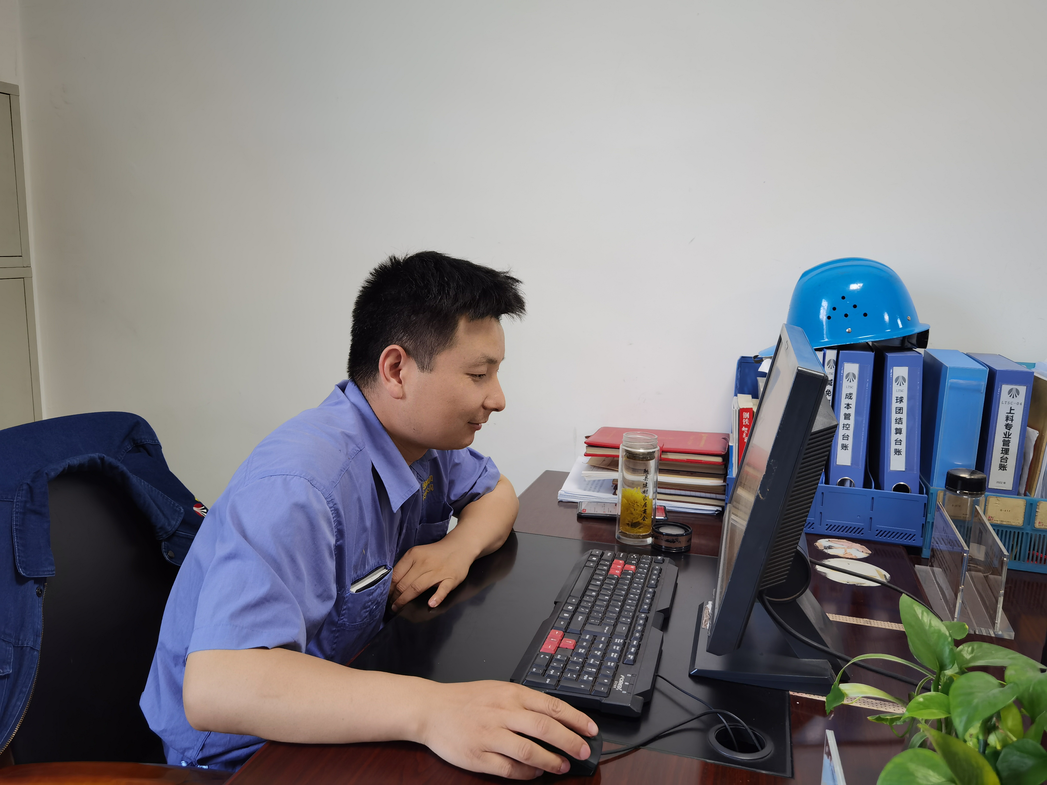 鐵前“四小生” 技術(shù)棒棒的! 鐵前“四小生” 技術(shù)棒棒的!