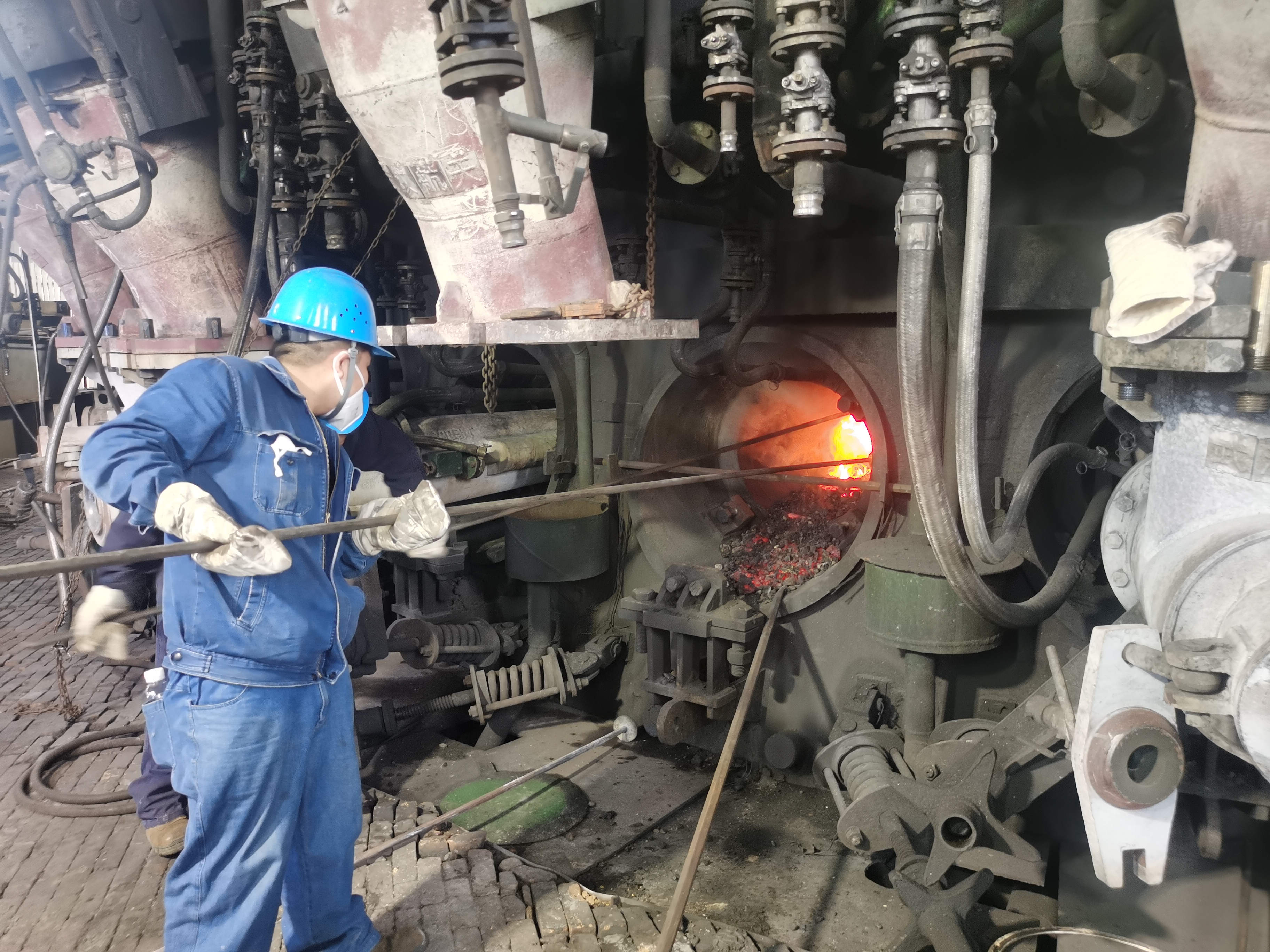 檢修現場的多彩畫卷 檢修現場的多彩畫卷