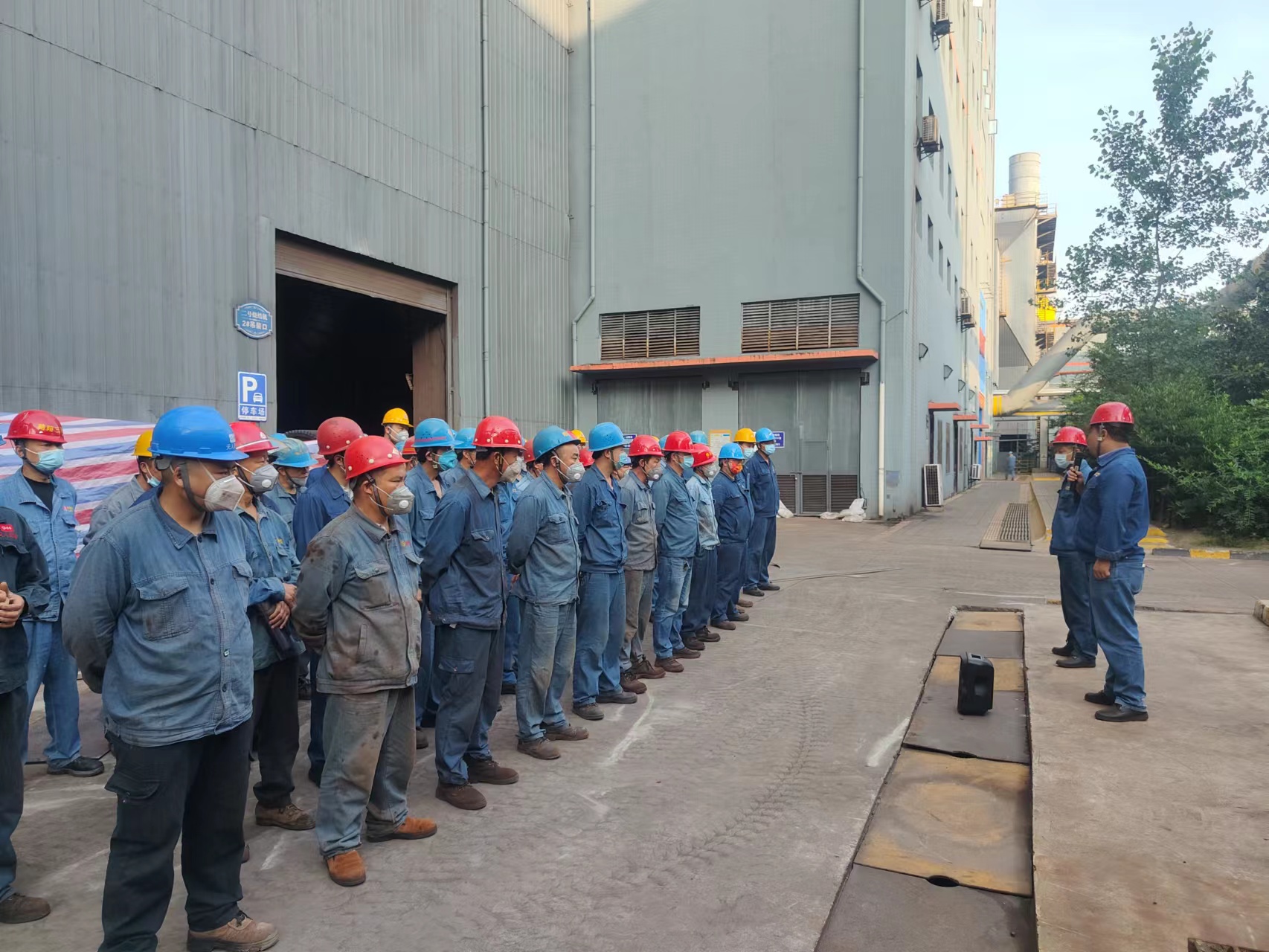 “紅色風采”在檢修一線彰顯 “紅色風采”在檢修一線彰顯