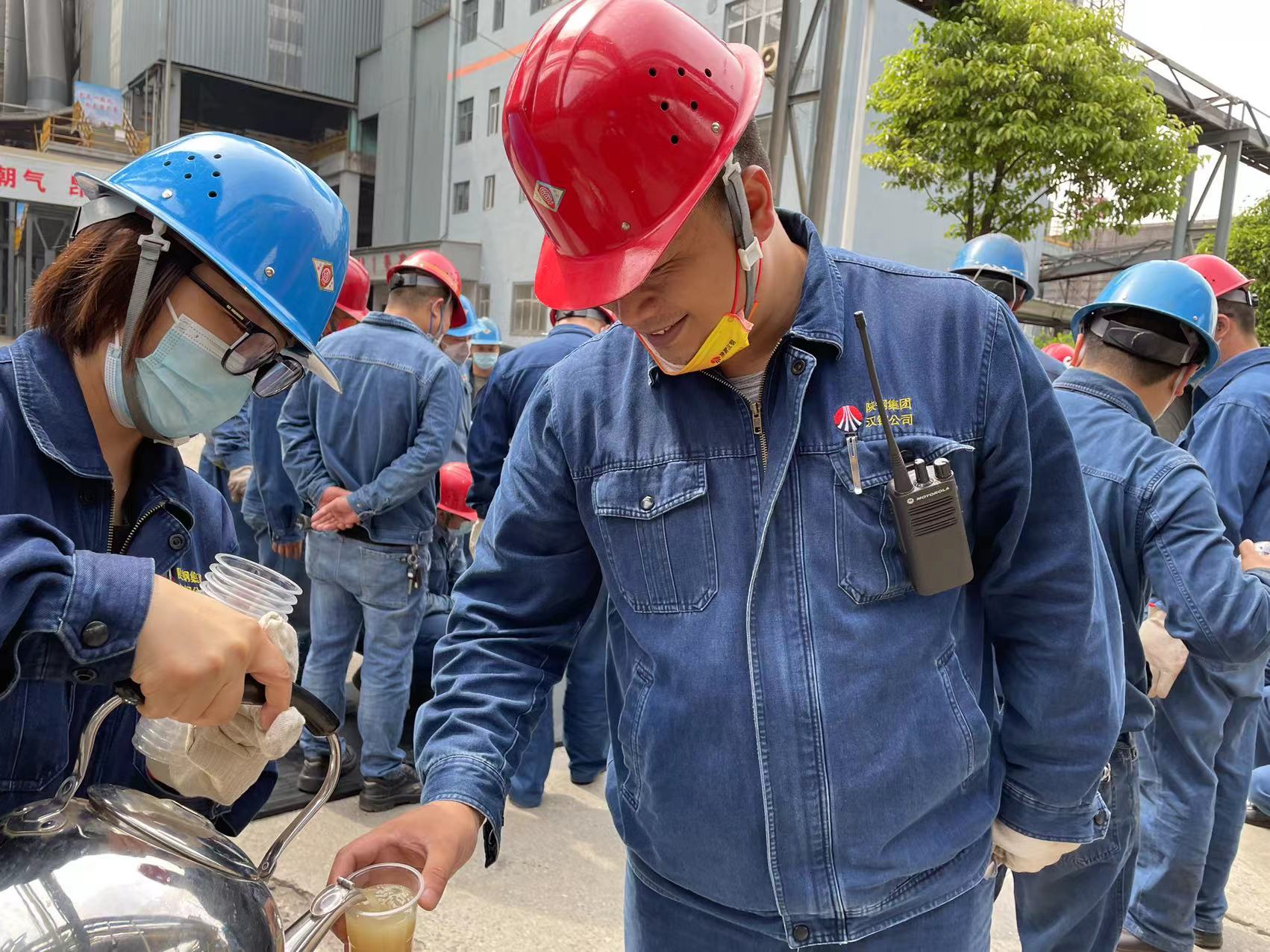 “紅色風采”在檢修一線彰顯 “紅色風采”在檢修一線彰顯