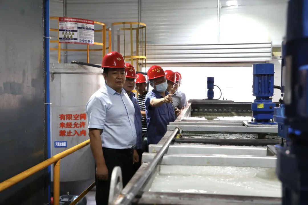 安康市白河縣委常委、宣傳部部長、白河縣廢棄硫鐵礦污染治理工作專班組長、辦公室主任李軍幫一行到公司參觀調研 安康市白河縣委常委、宣傳部部長、白河縣廢棄硫鐵礦污染治理工作專班組長、辦公室主任李軍幫一行到公司參觀調研