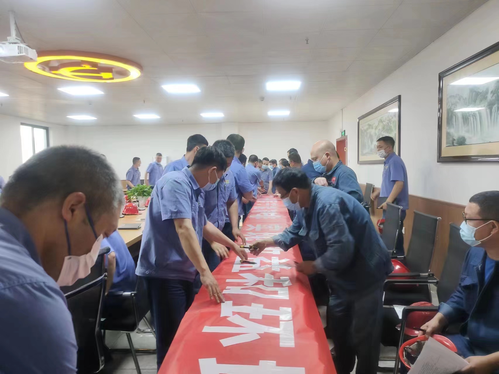 ��P�Gɫ�lչ��������坍�������Y