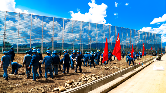 讓黨旗高高飄揚在生產一線 讓黨旗高高飄揚在生產一線