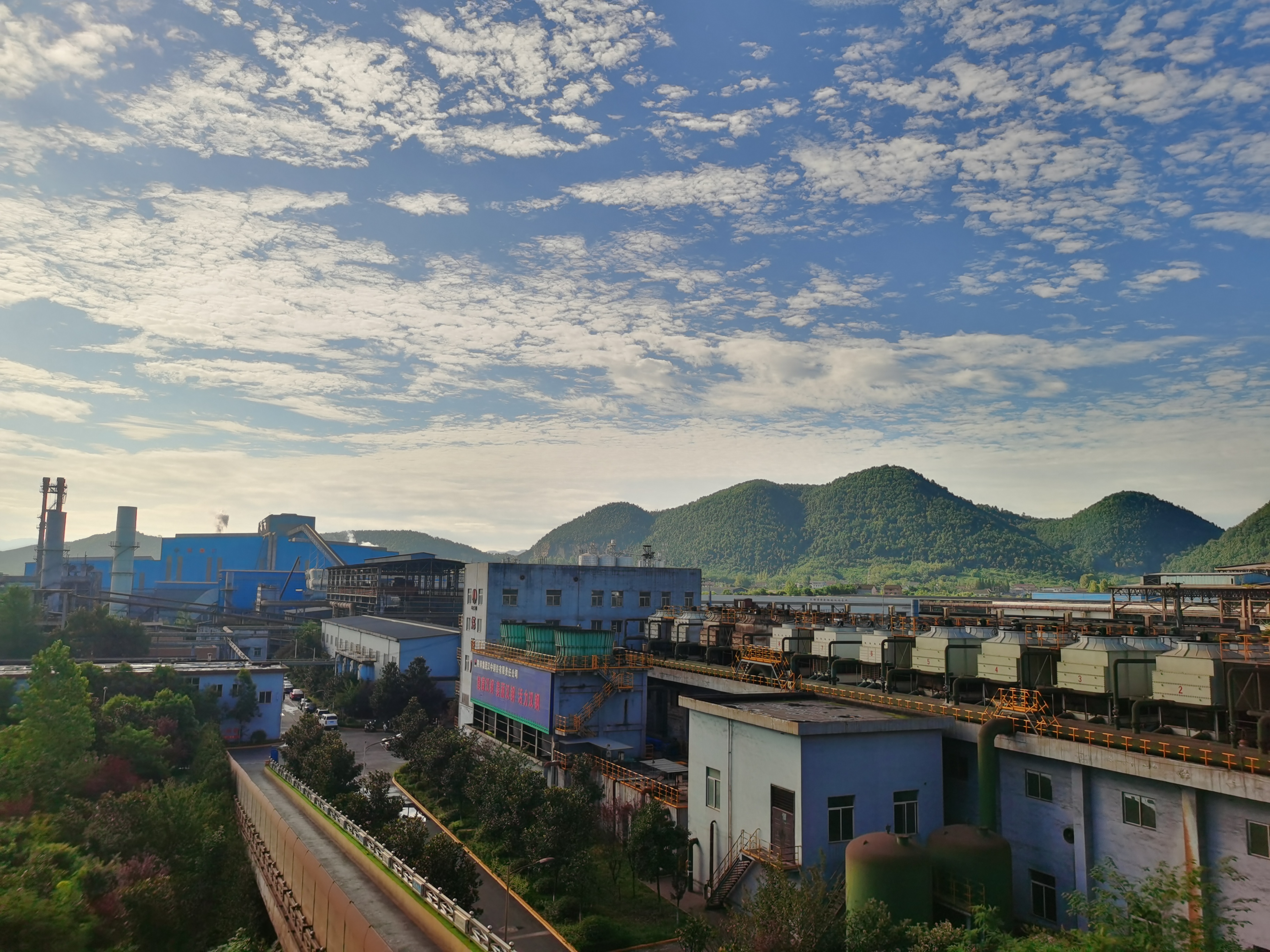 ����{���ˮ���ģ��e�۾Gɫ�lչ����׃������