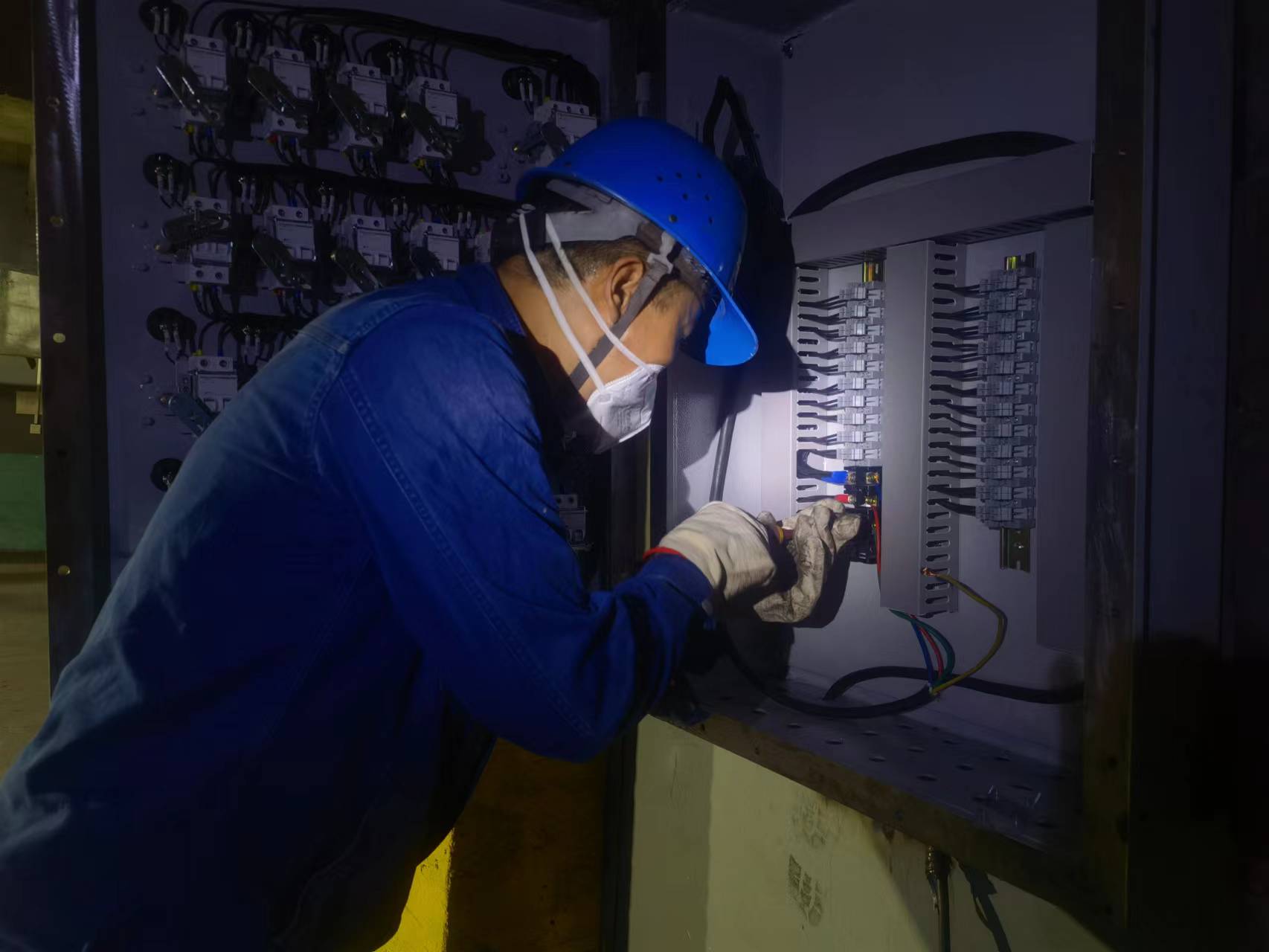 ���˲� ������ ������ʩ�ߡ��ٰ�ȫ