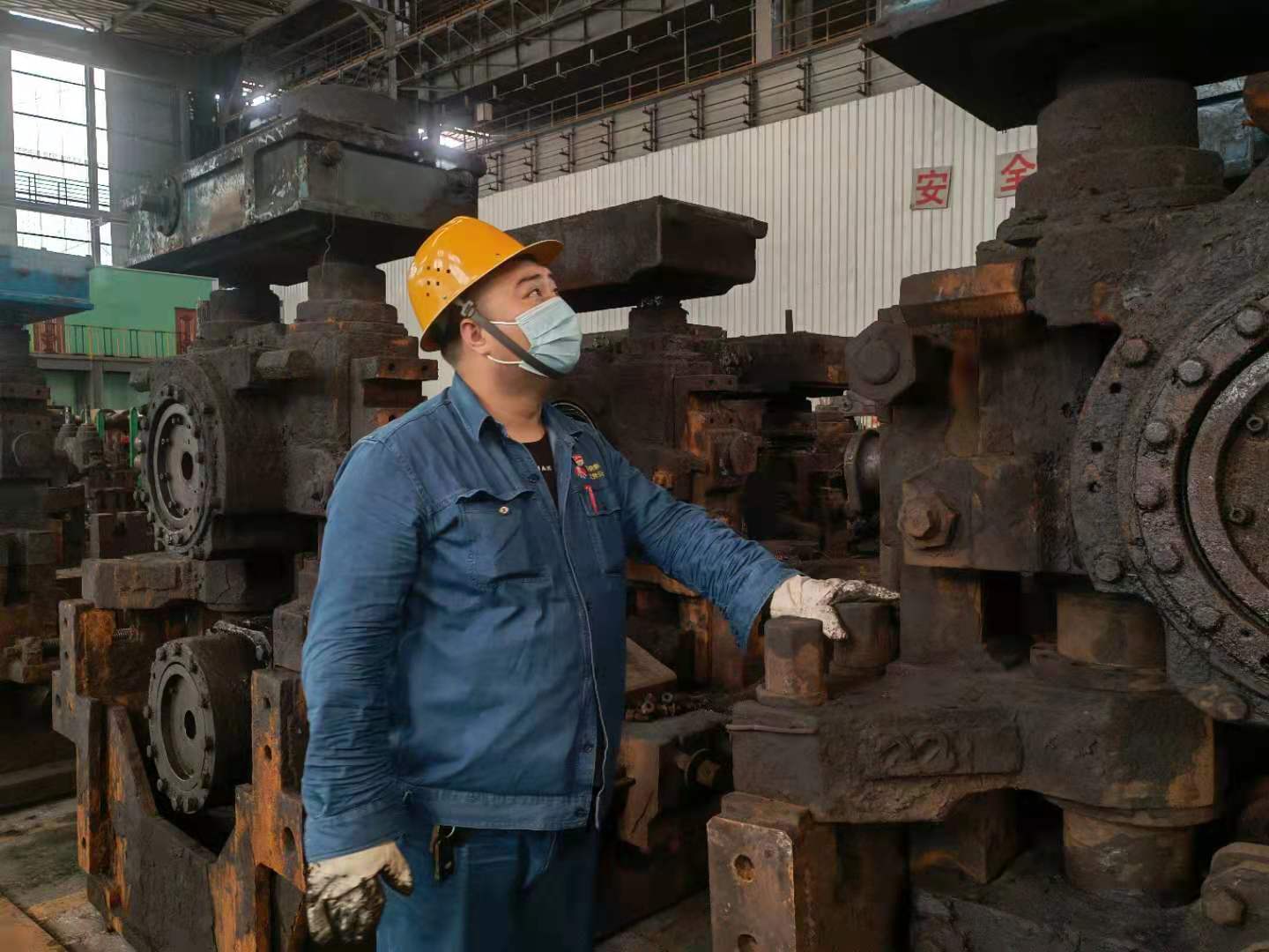 從“橄欖綠”到“軋鋼藍” 他的初心一直未變 從“橄欖綠”到“軋鋼藍” 他的初心一直未變