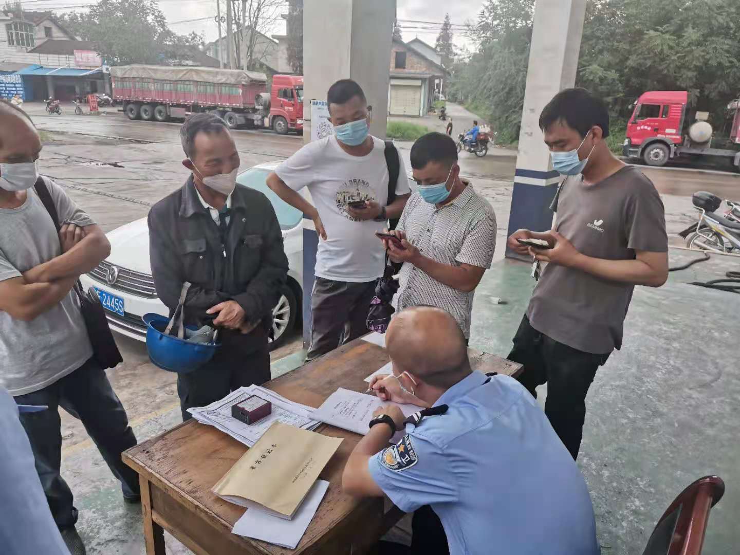 七月流火燃激情 一線堅(jiān)守戰(zhàn)高溫 七月流火燃激情 一線堅(jiān)守戰(zhàn)高溫