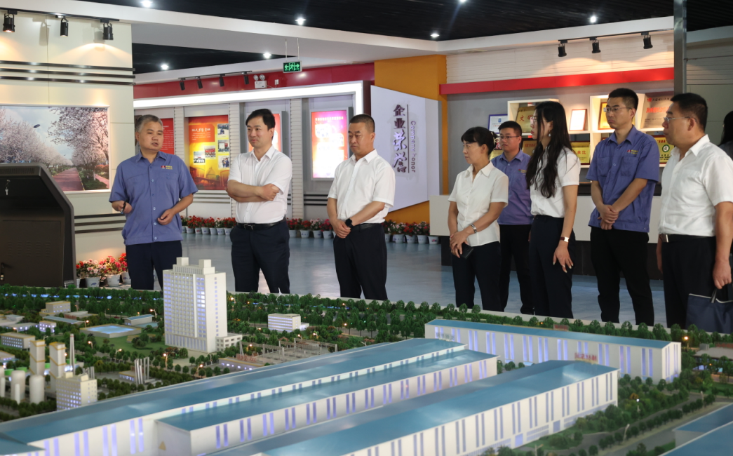 東嶺集團黨委書記、總裁李磊一行到公司交流座談 東嶺集團黨委書記、總裁李磊一行到公司交流座談
