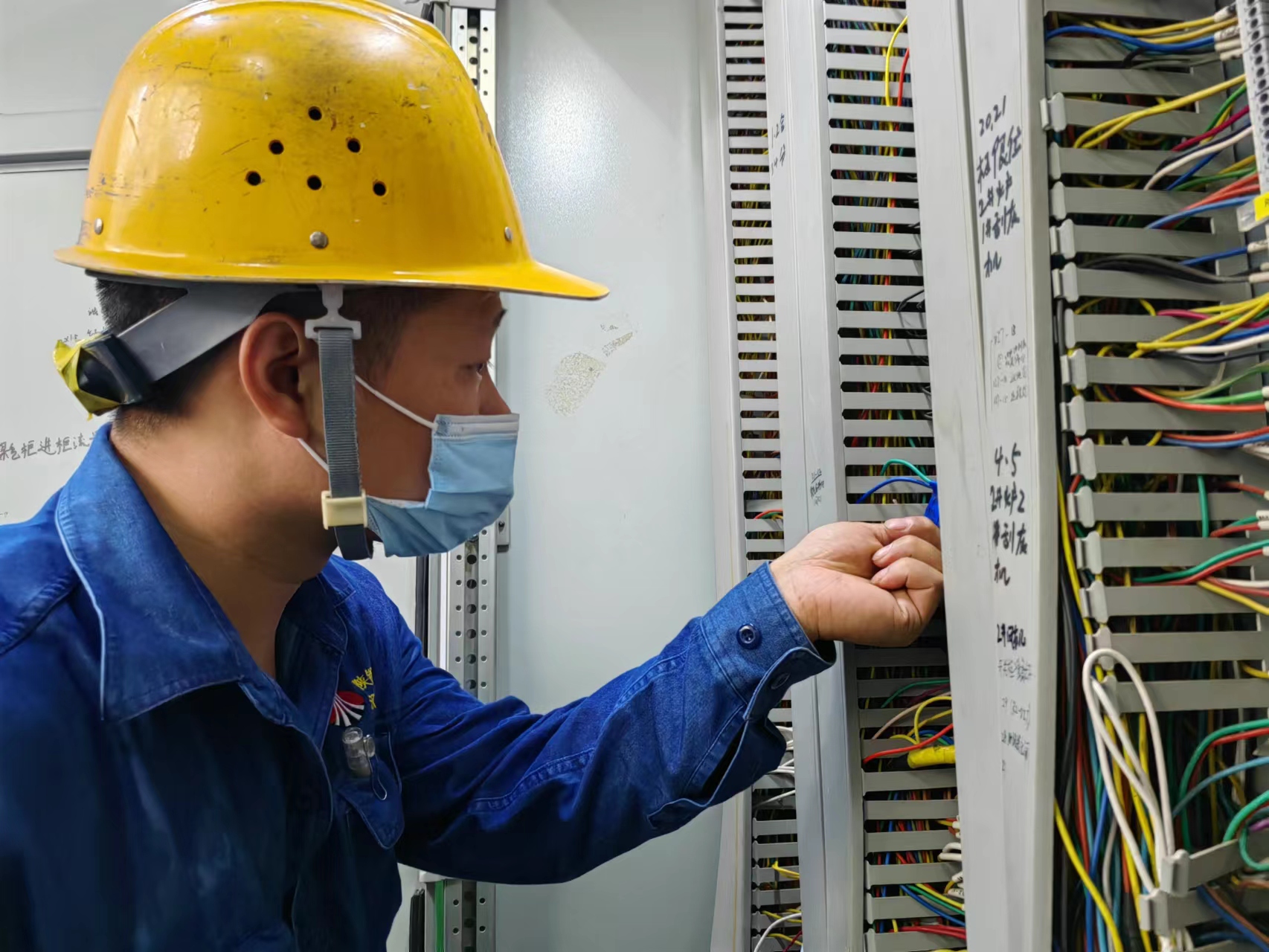 紅、黃、藍不一樣的角色,一樣的擔當 紅、黃、藍不一樣的角色,一樣的擔當