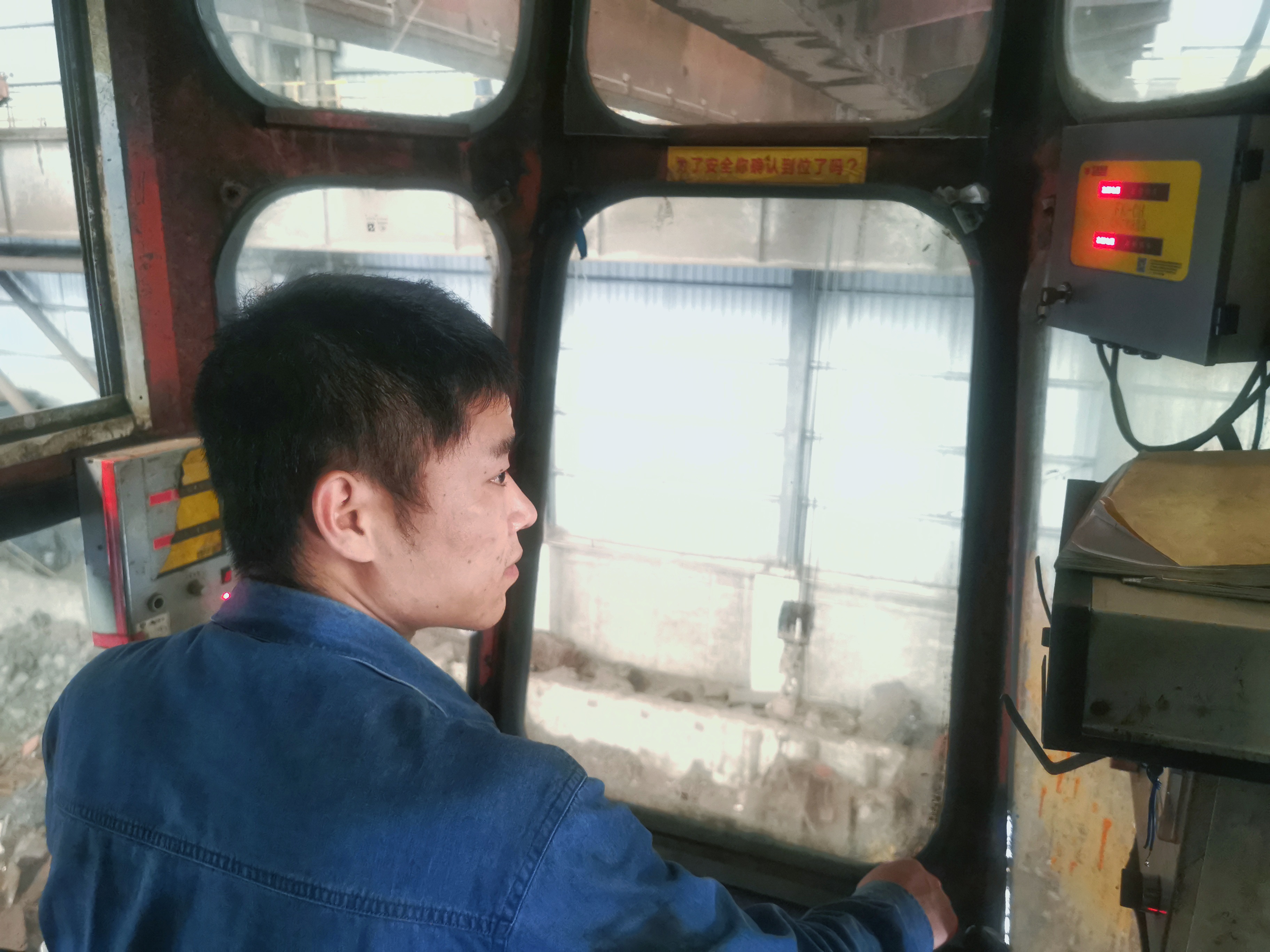 用責(zé)任與擔(dān)當劃出空中最美的弧線 用責(zé)任與擔(dān)當劃出空中最美的弧線